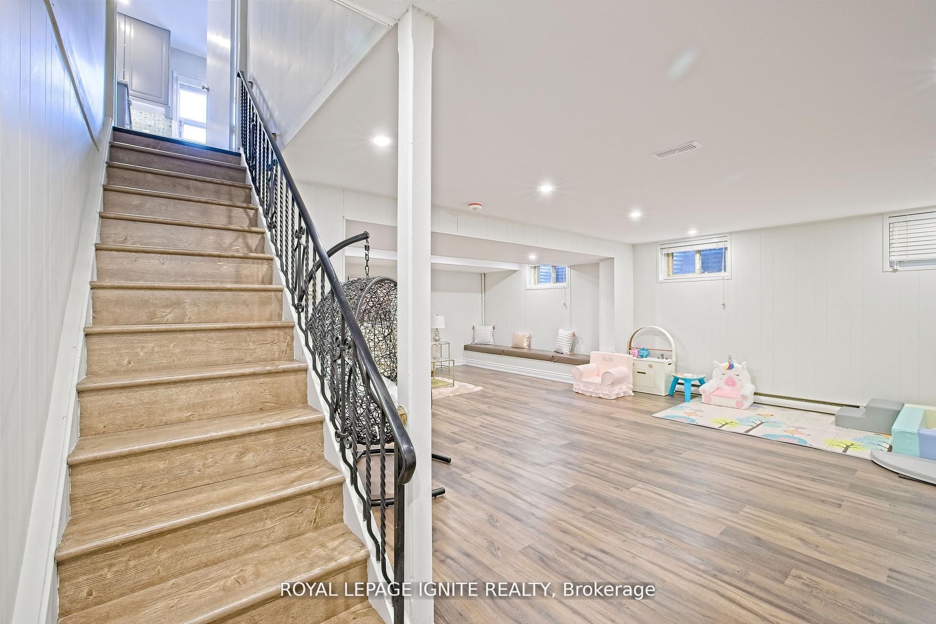 2092 Sava Crescent Property Photo 32
