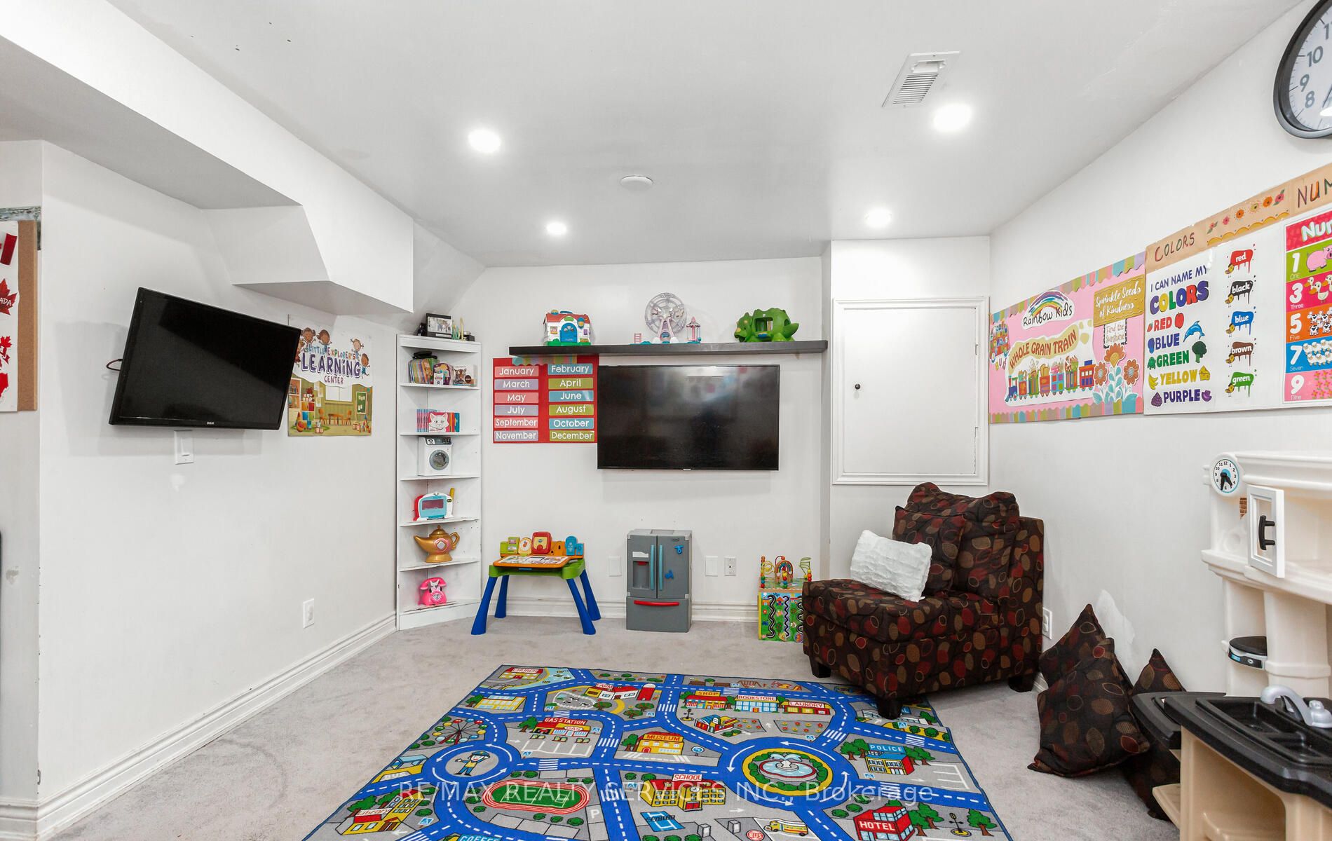 180 Forum Drive 36 Property Photo 25