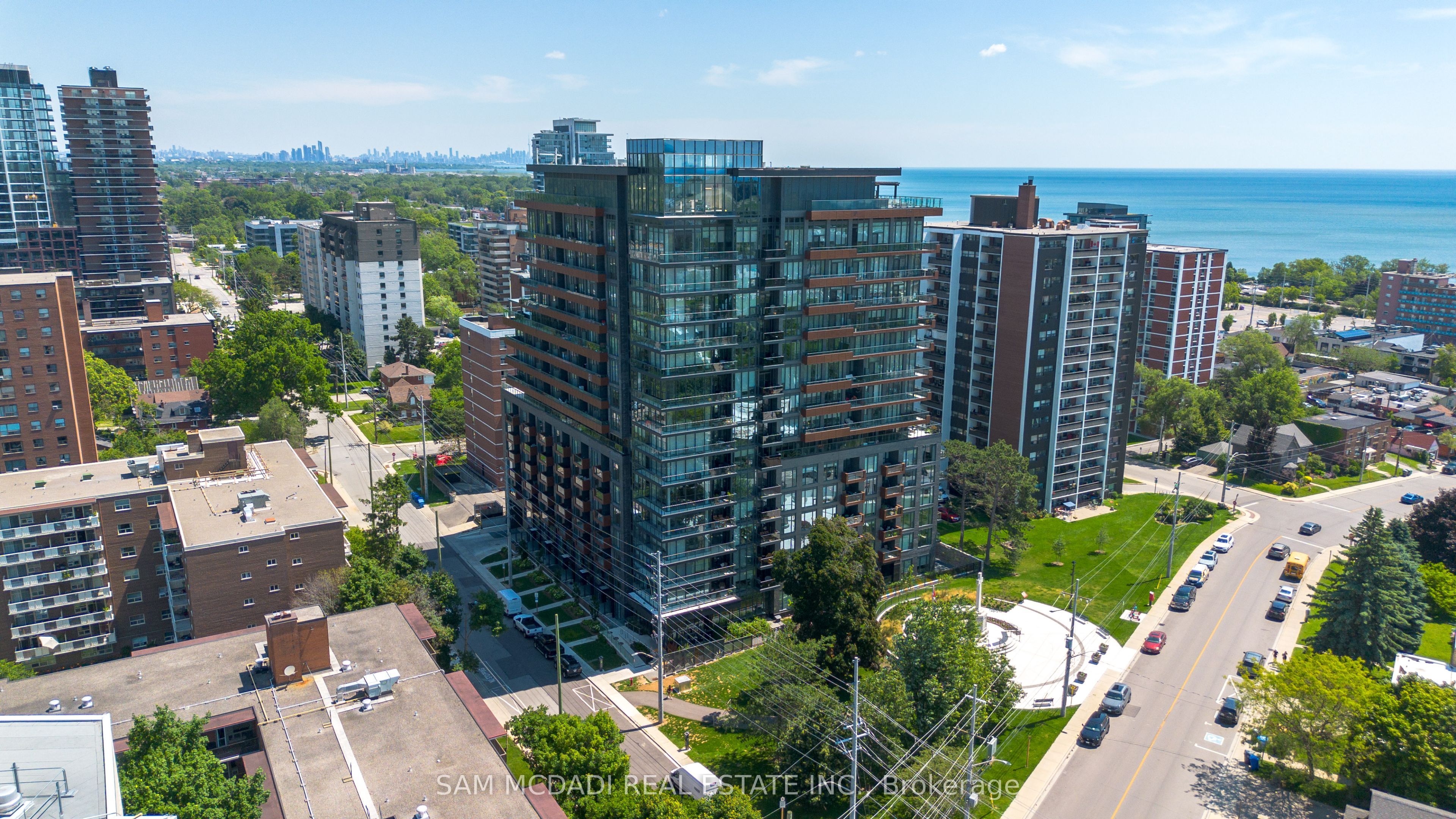 21 Park St E Property Photo 1