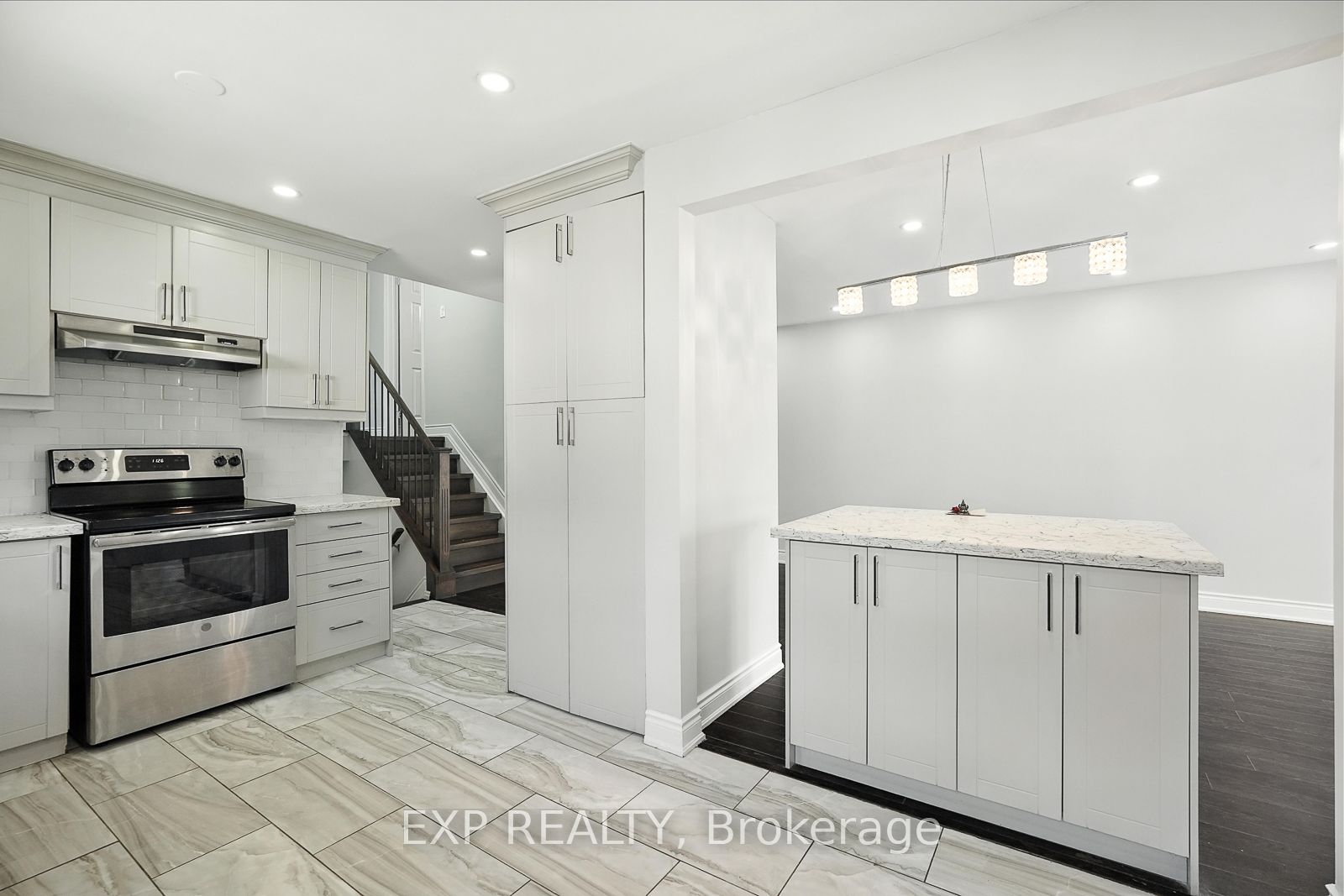 387 Archdekin Drive Property Photo 10