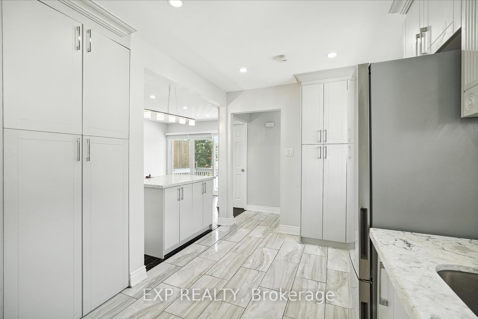 387 Archdekin Drive Property Photo 12