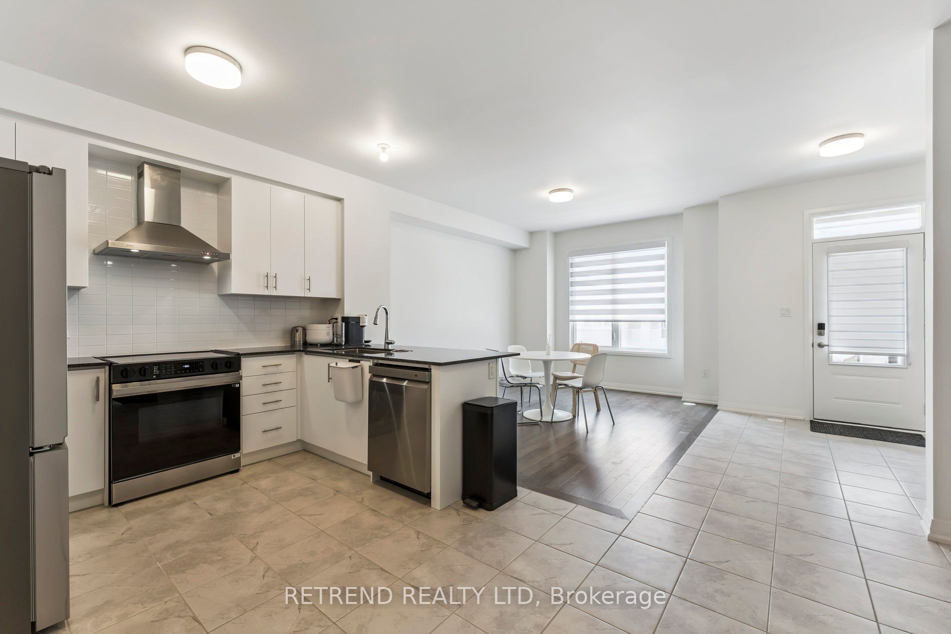 17 Moosehead Drive W Property Photo 1
