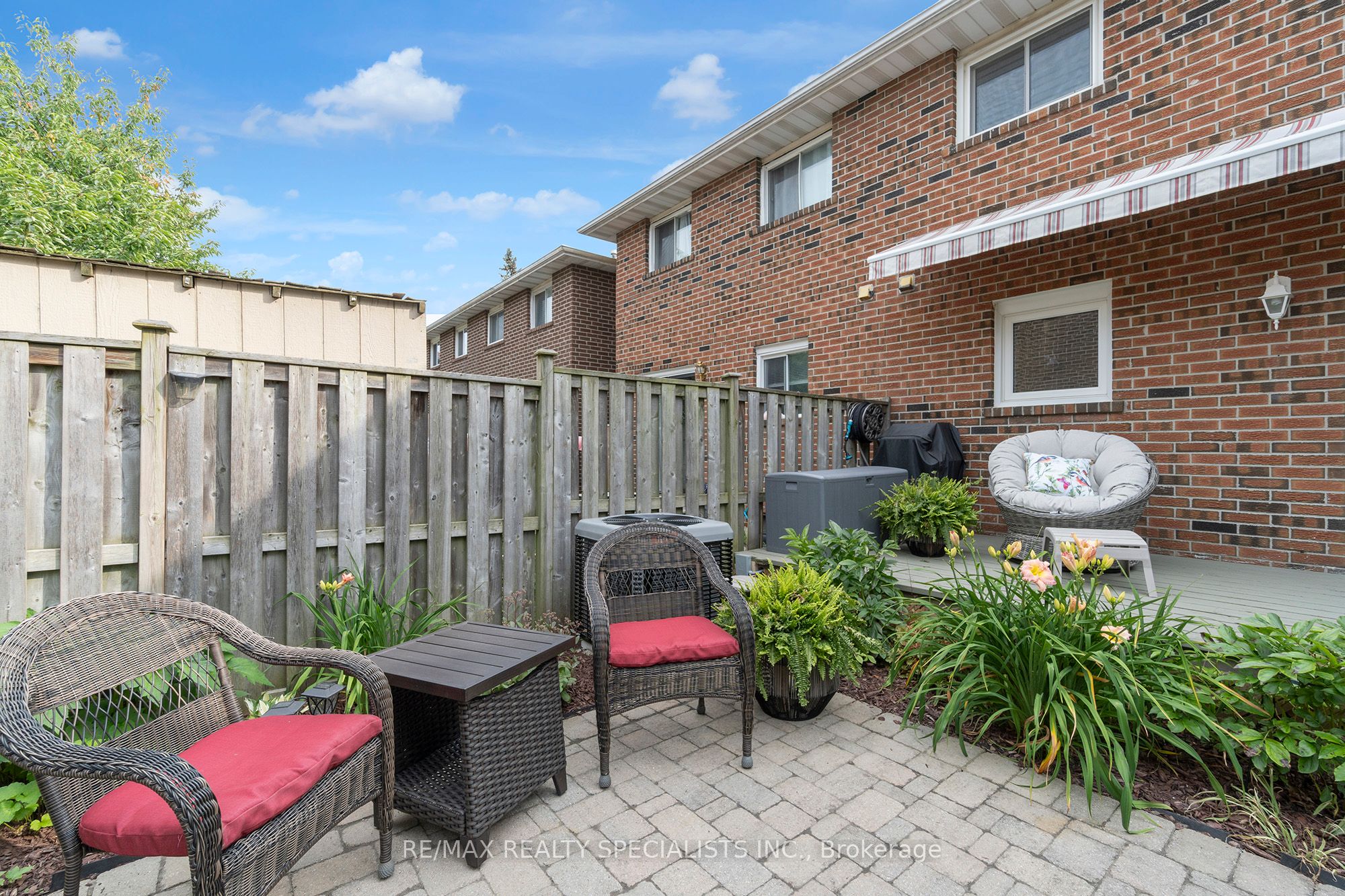 64 Maplehurst Square Property Photo 1