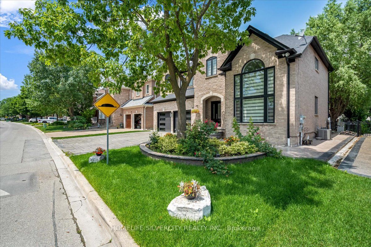 46 Treeline Blvd Property Photo 1
