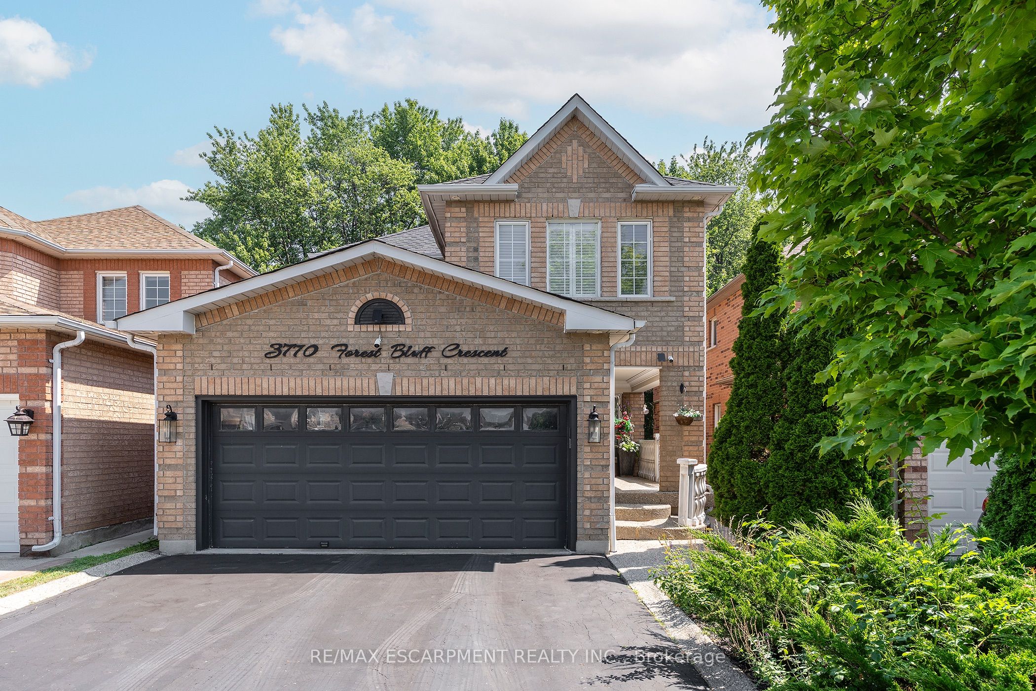 3770 Forest Bluff Crescent Property Photo 1