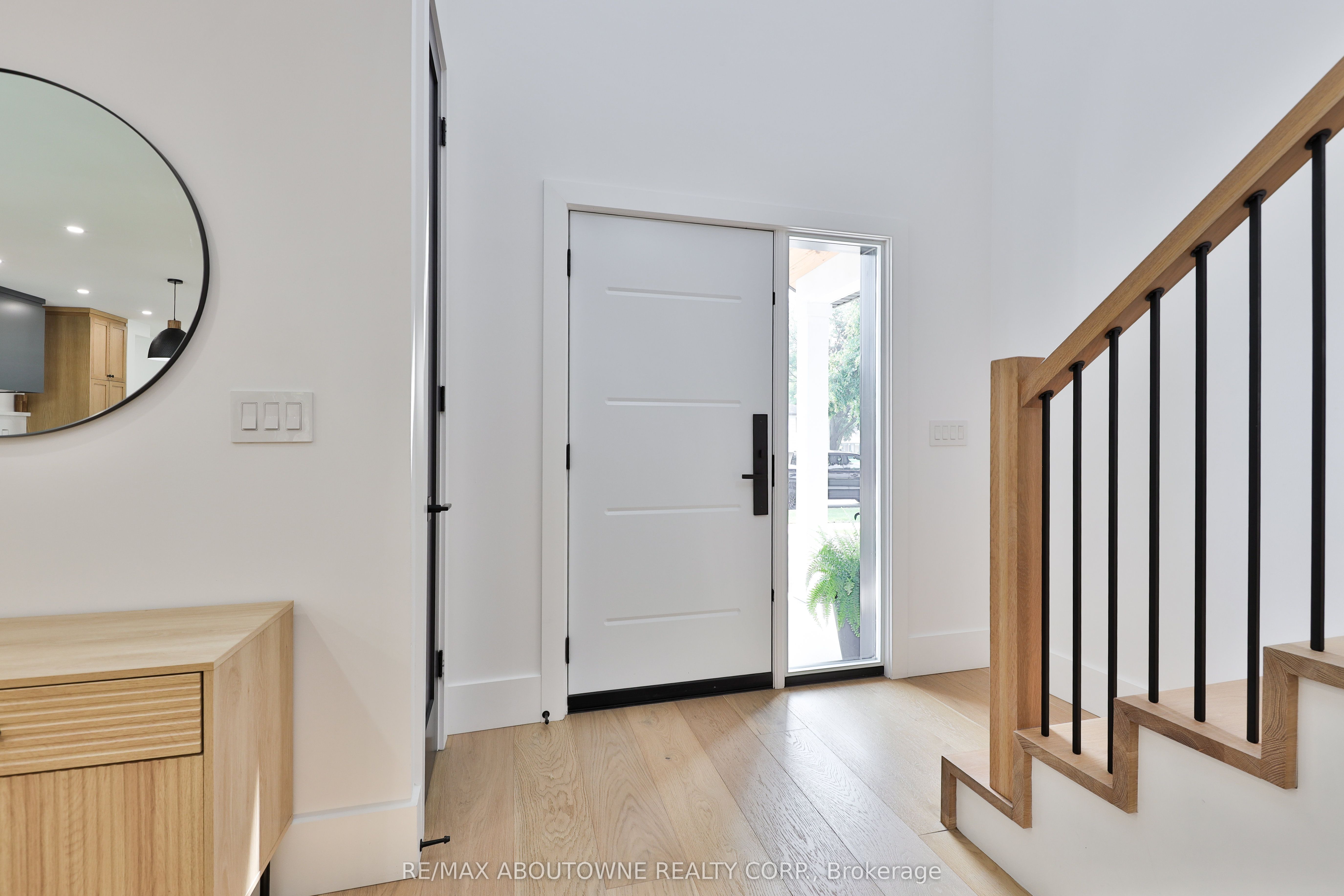 1506 Newlands Crescent Property Photo 4