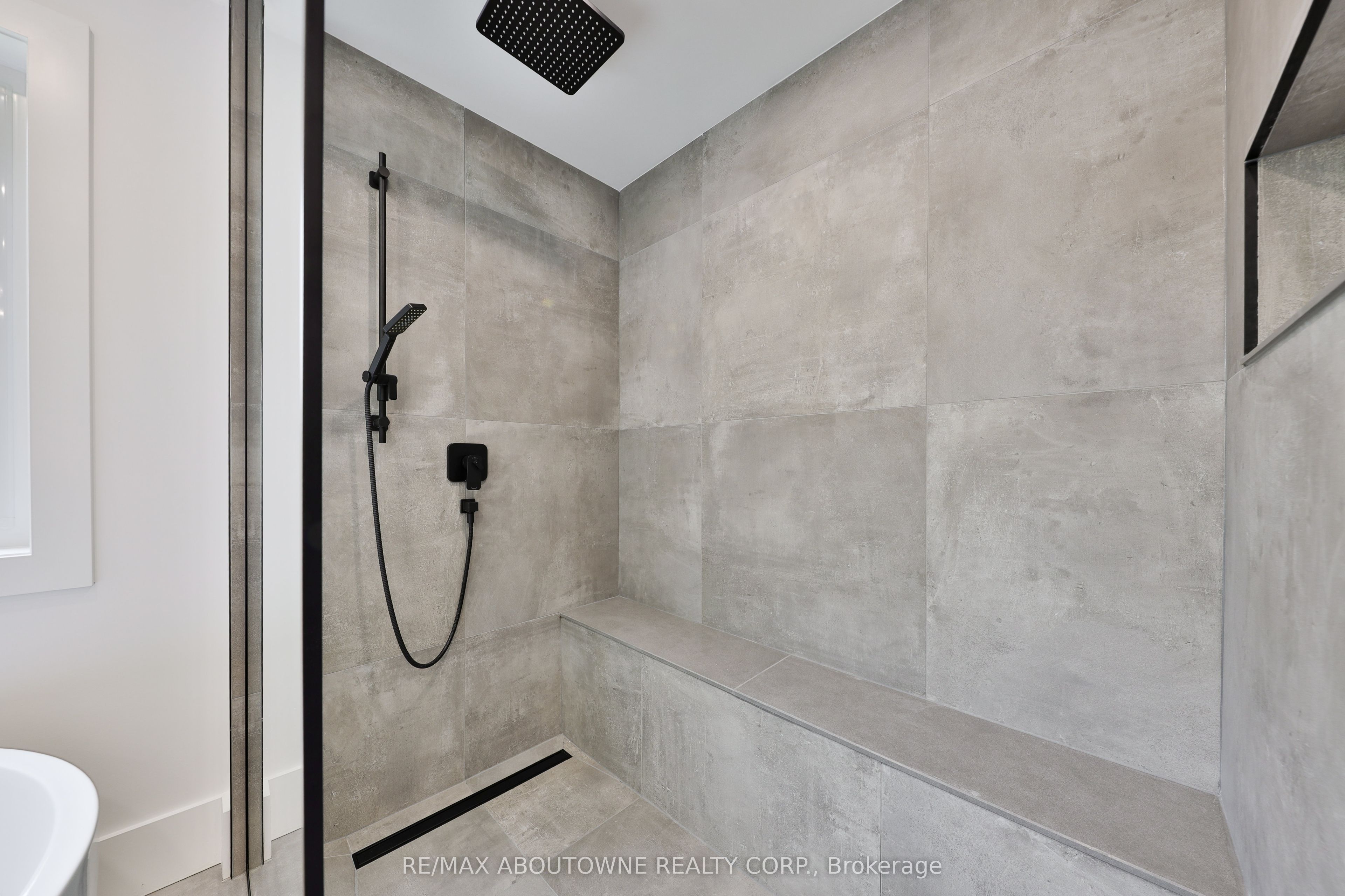 1506 Newlands Crescent Property Photo 28