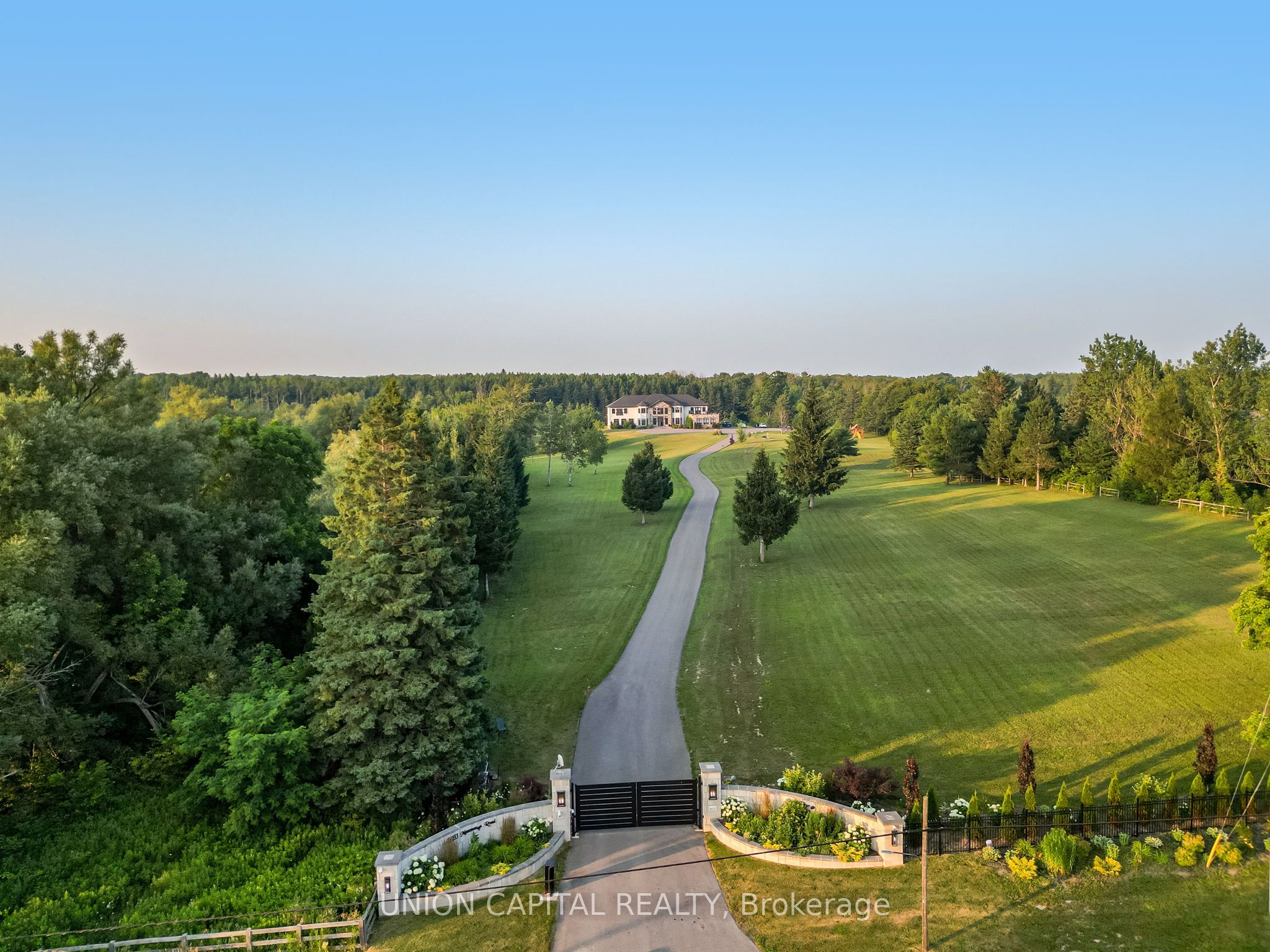 16033 Mississauga Road Property Photo
