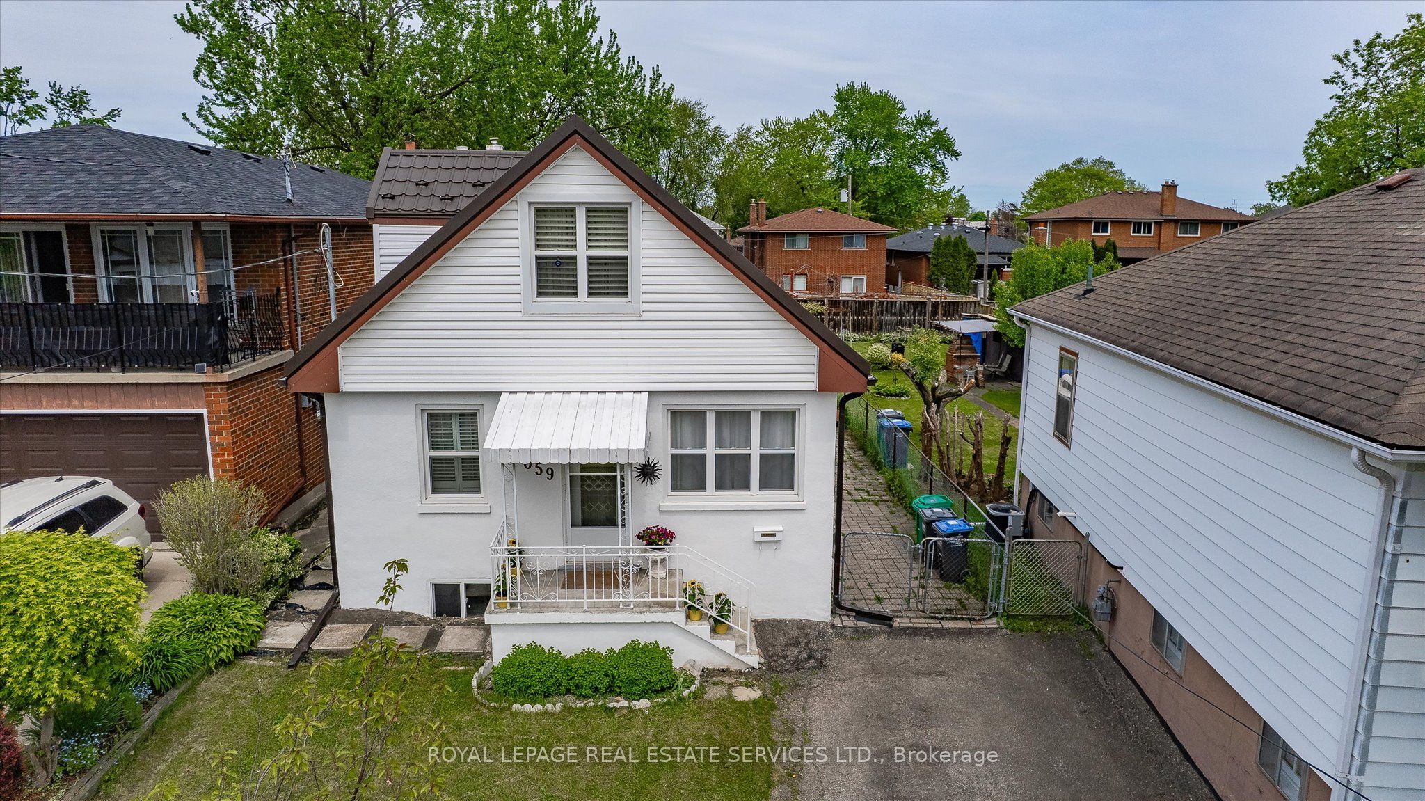 1059 Westmount Avenue Property Photo 2