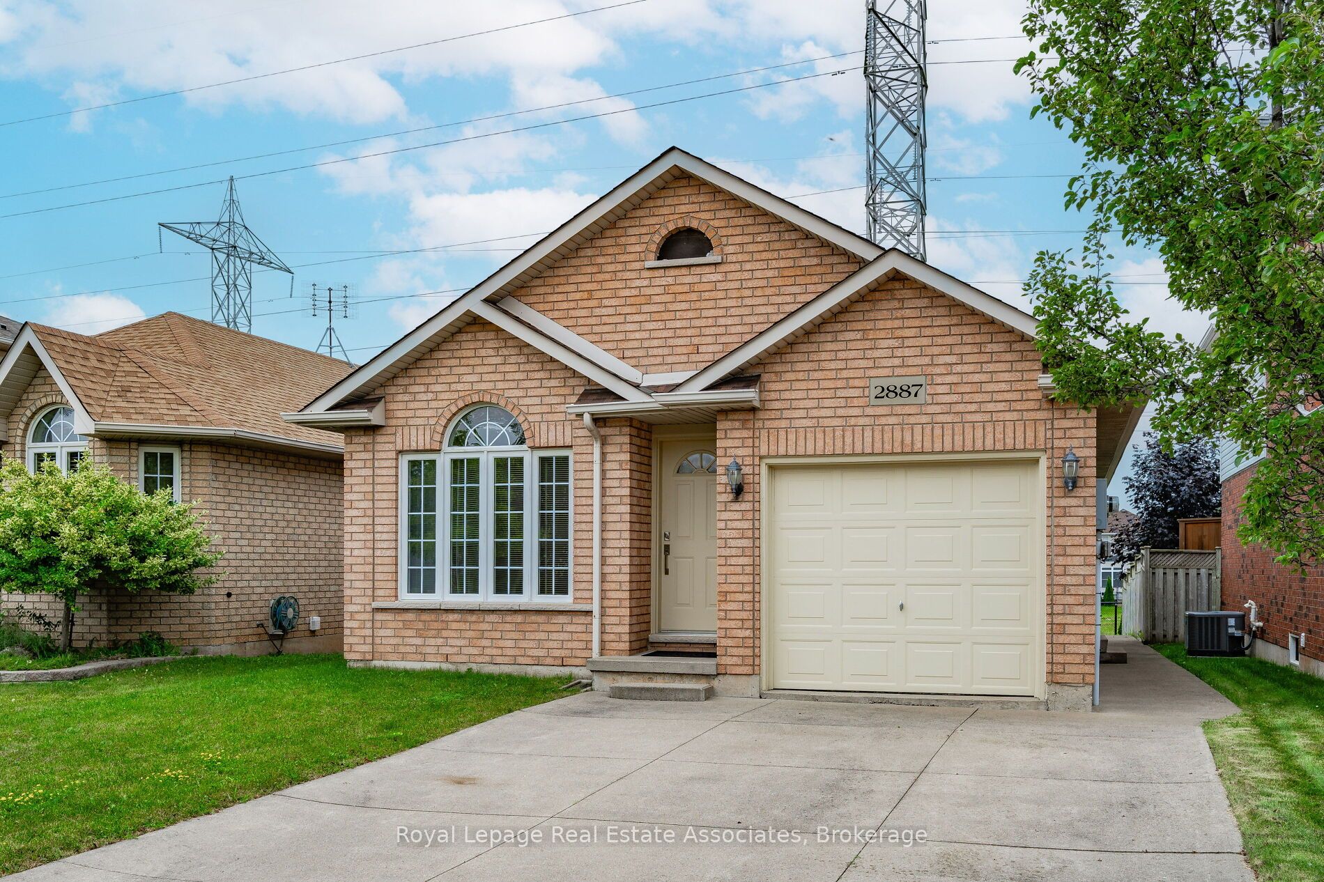 2887 N Darien Road N Property Photo 2