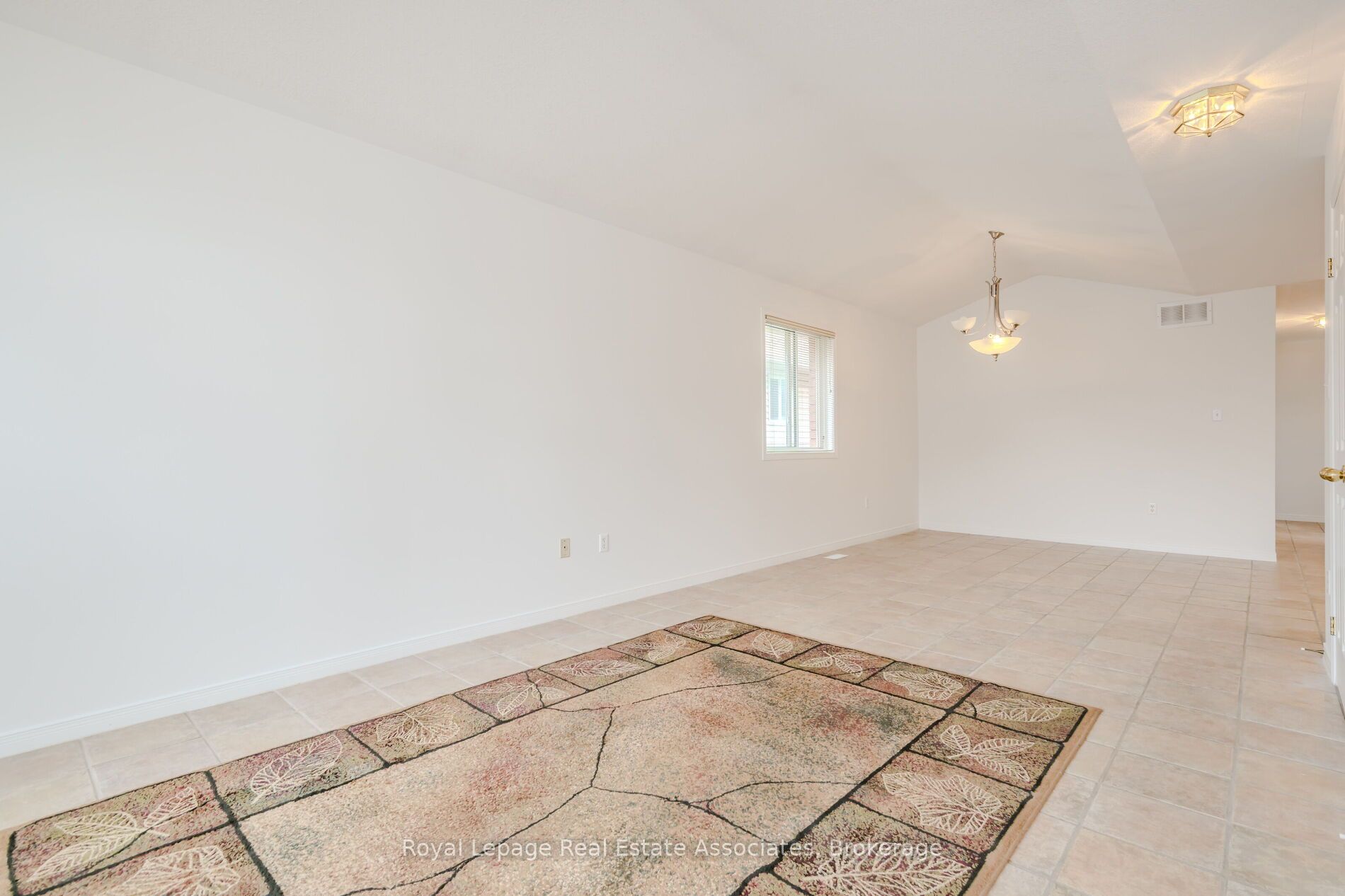 2887 N Darien Road N Property Photo 6