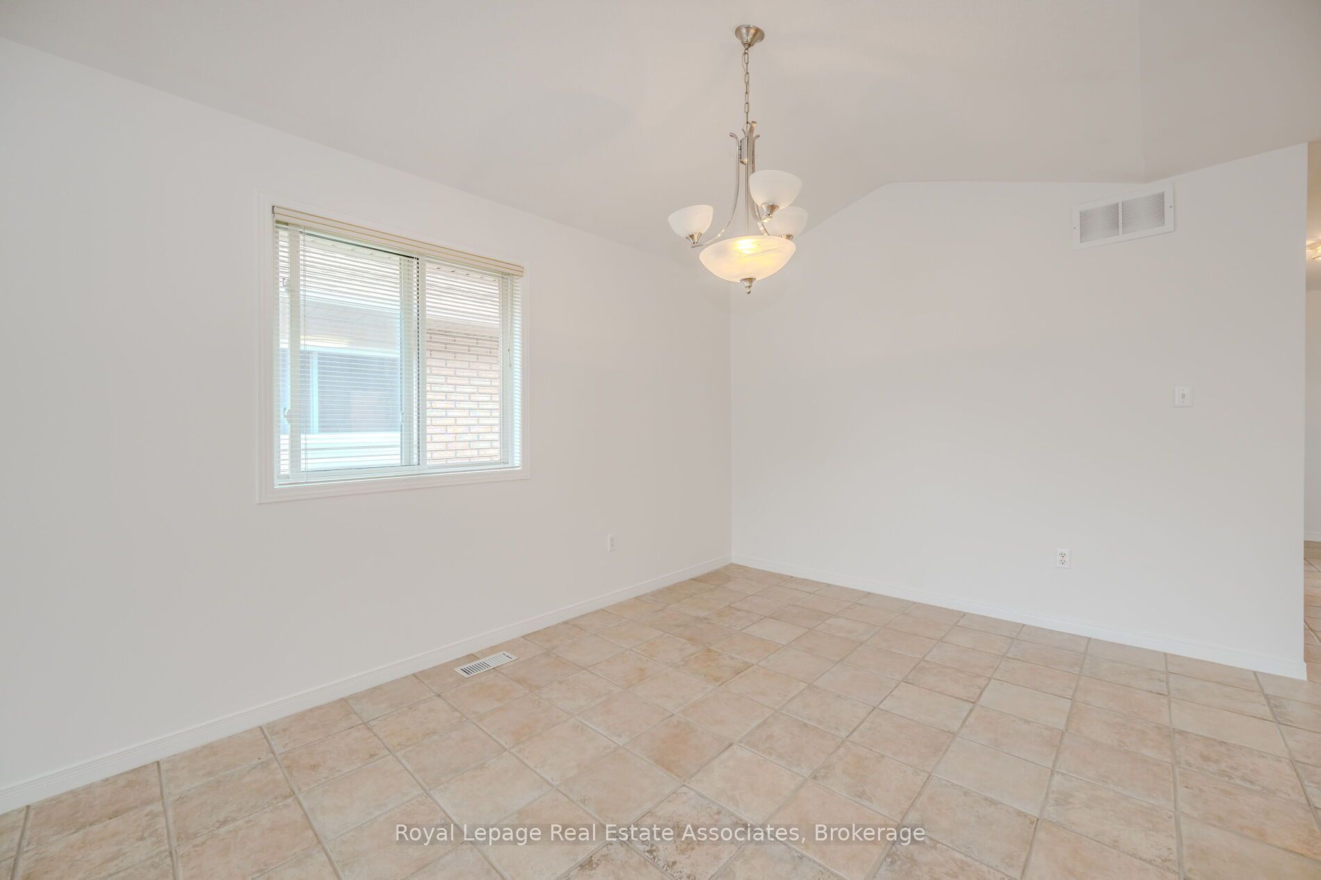 2887 N Darien Road N Property Photo 12