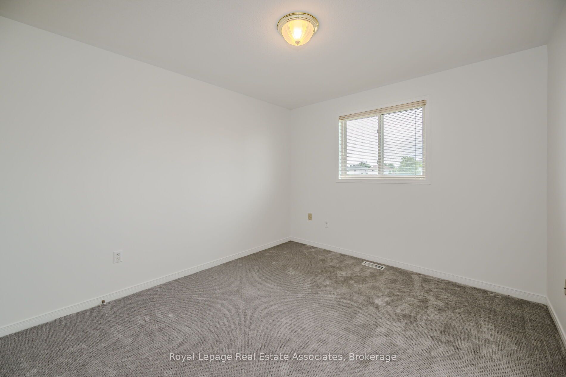 2887 N Darien Road N Property Photo 21