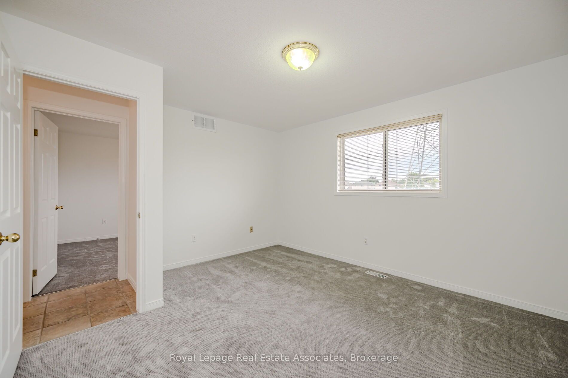 2887 N Darien Road N Property Photo 23
