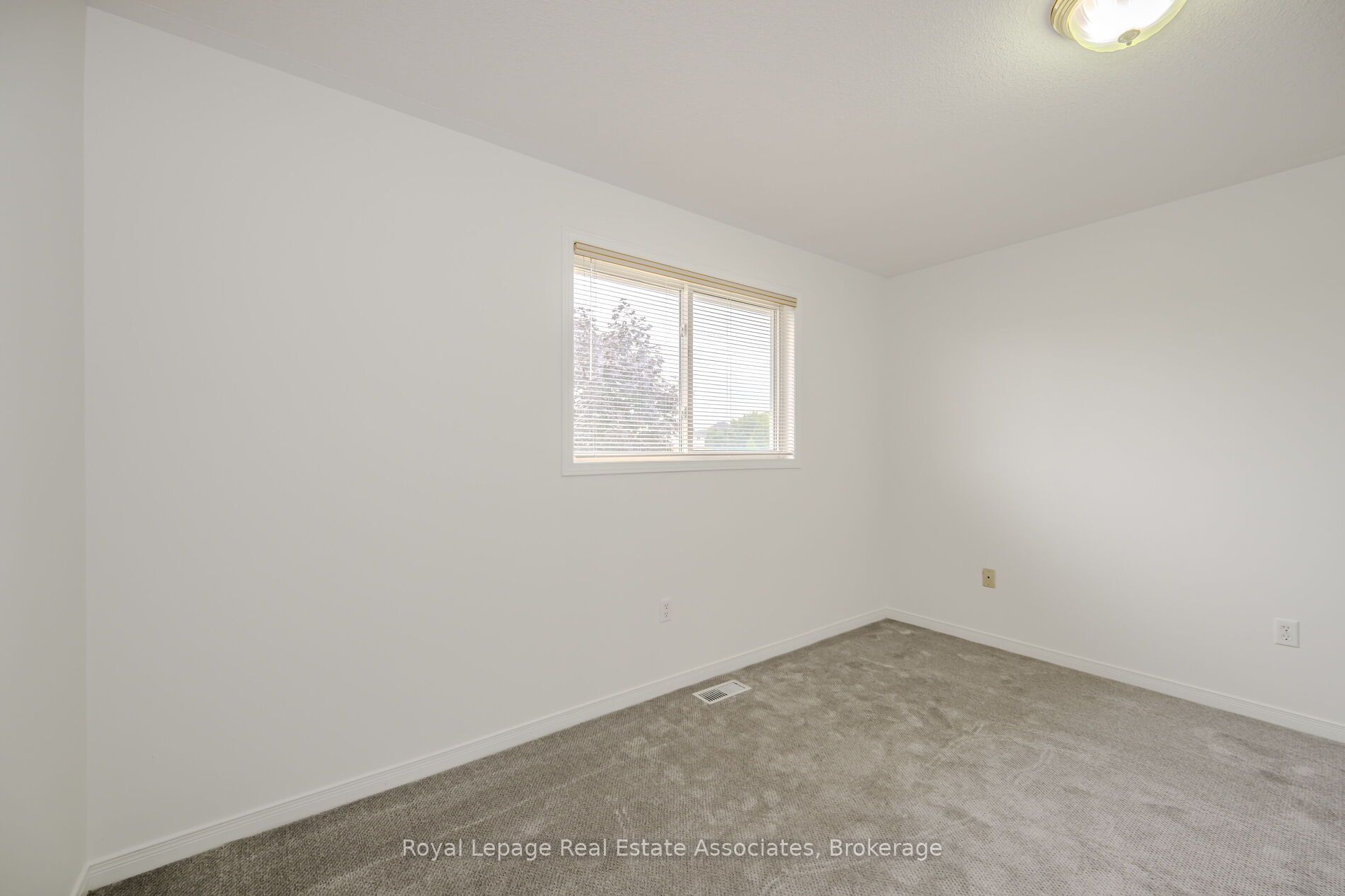 2887 N Darien Road N Property Photo 25