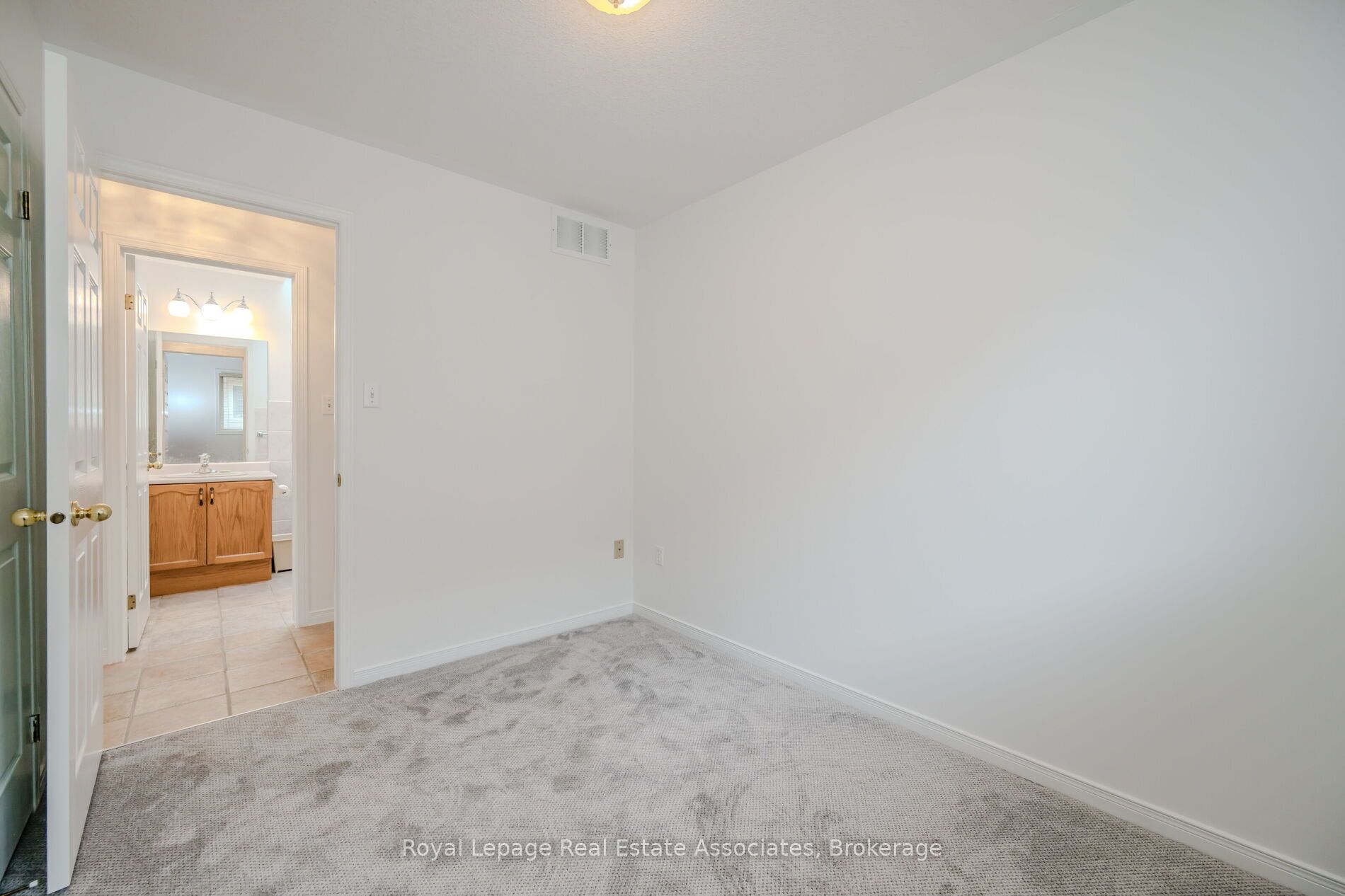 2887 N Darien Road N Property Photo 28