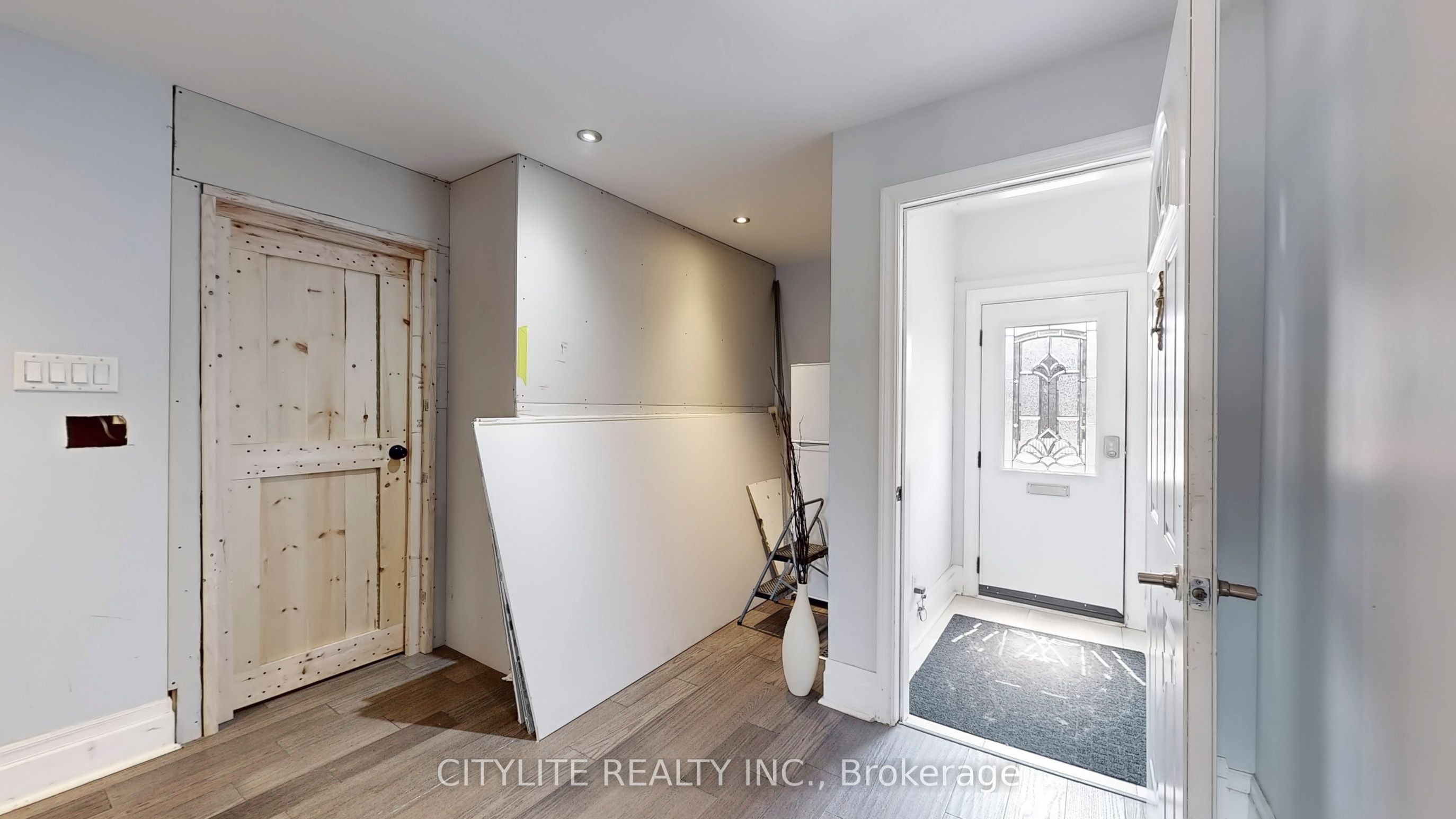 170 Lambton Avenue Property Photo 6