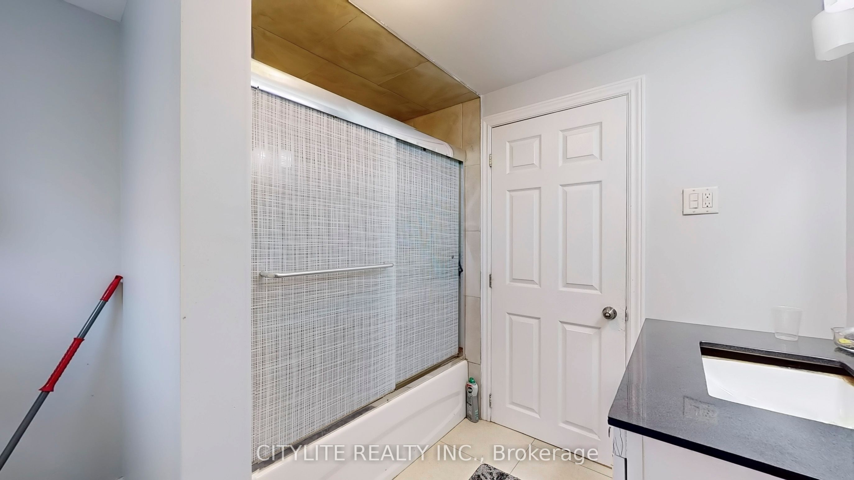 170 Lambton Avenue Property Photo 16