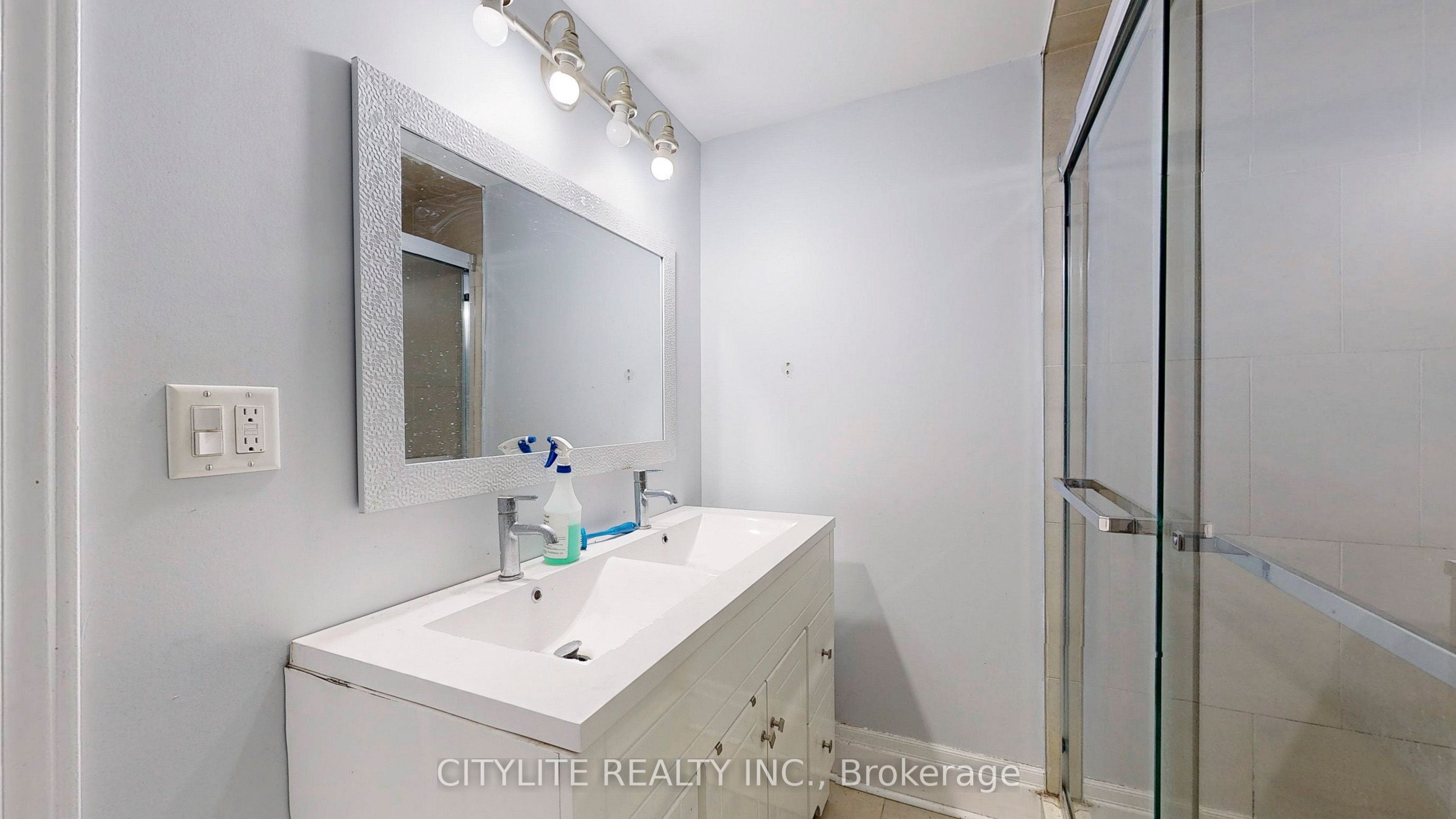 170 Lambton Avenue Property Photo 17