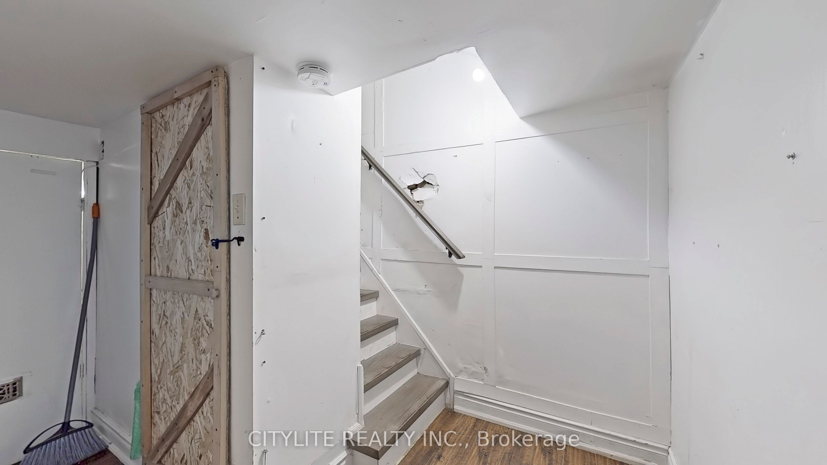 170 Lambton Avenue Property Photo 21