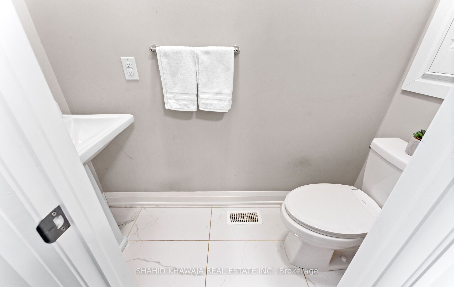 1355 Basswood Crescent Property Photo 23