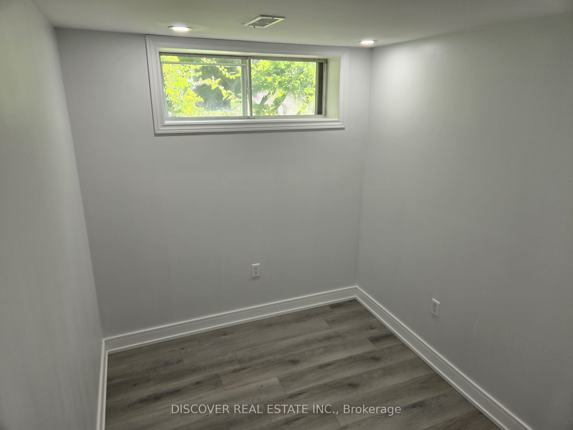 186 Floradale Drive Basement 1 Property Photo 28