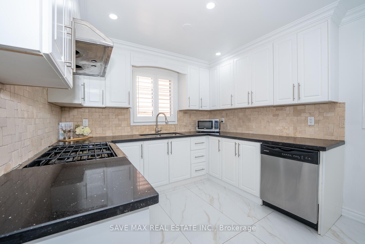 229 Rutherford Road N Property Photo 9