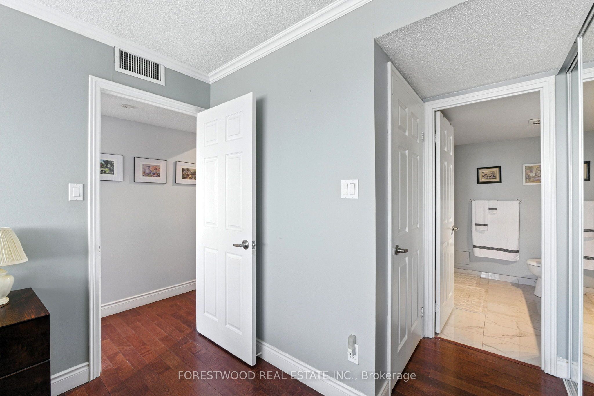 1360 Rathburn Road E 1403 Property Photo 26
