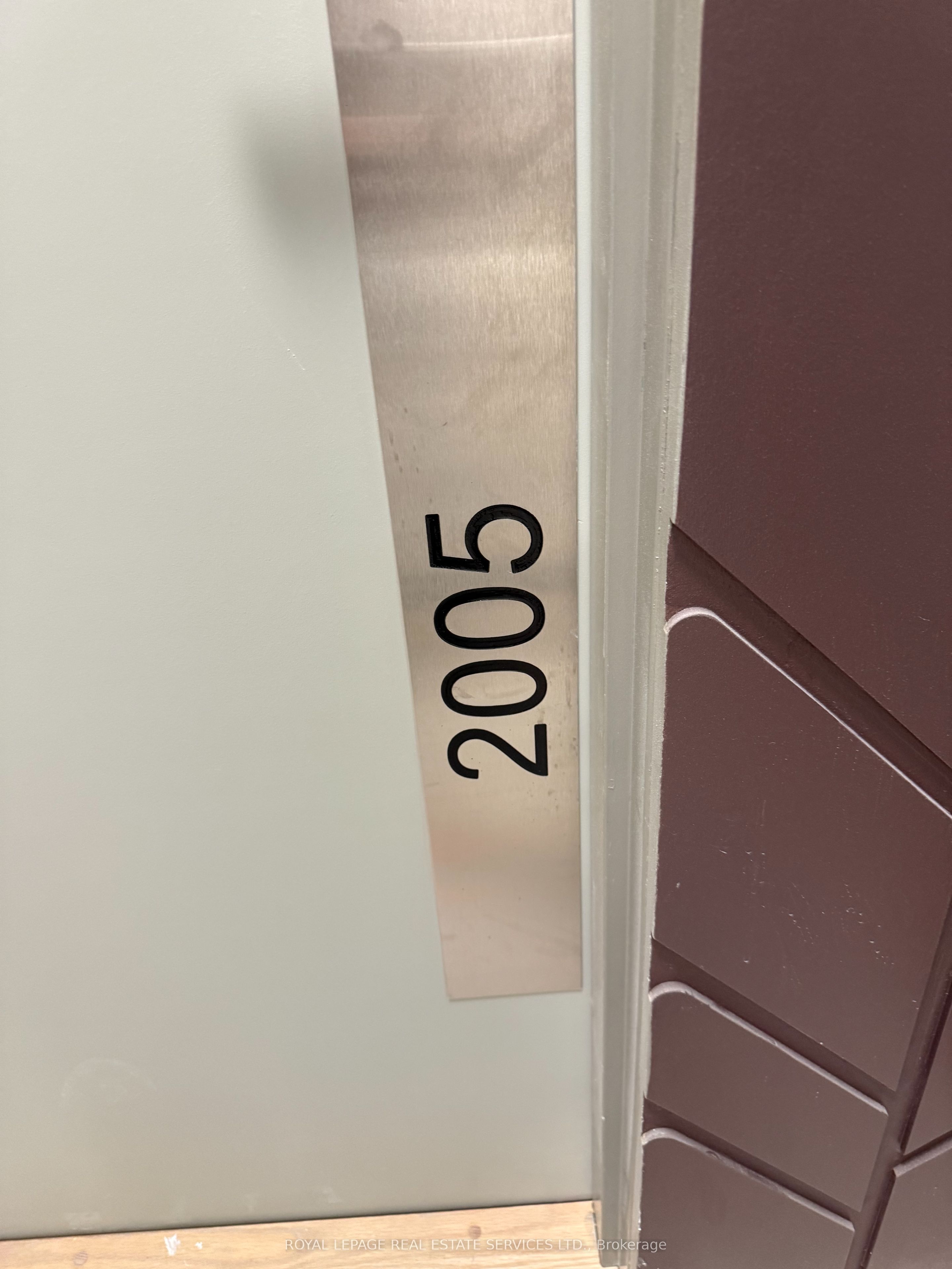 5105 Hurontario St Property Photo 1