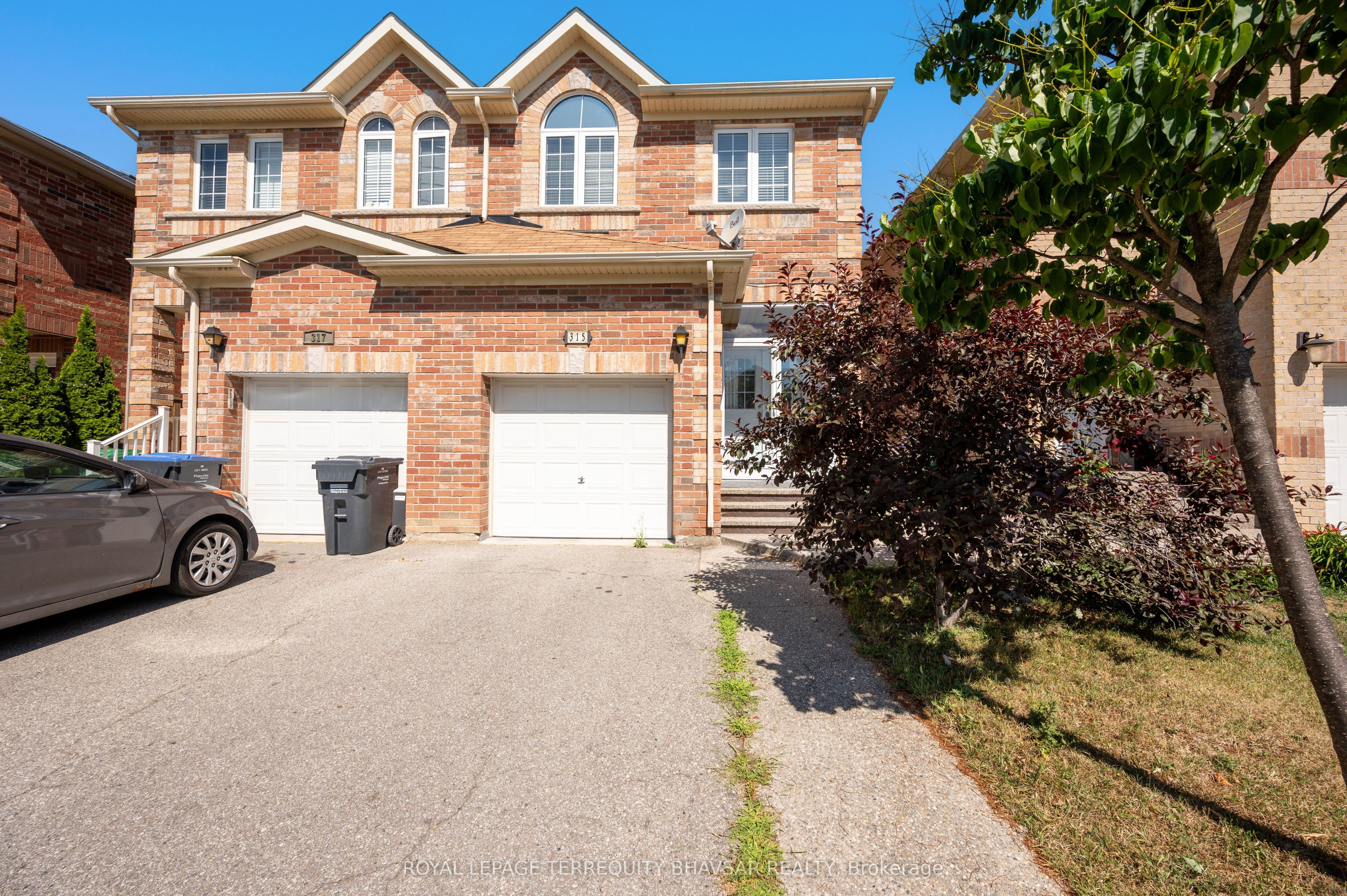 315 Comiskey Crescent Property Photo 1