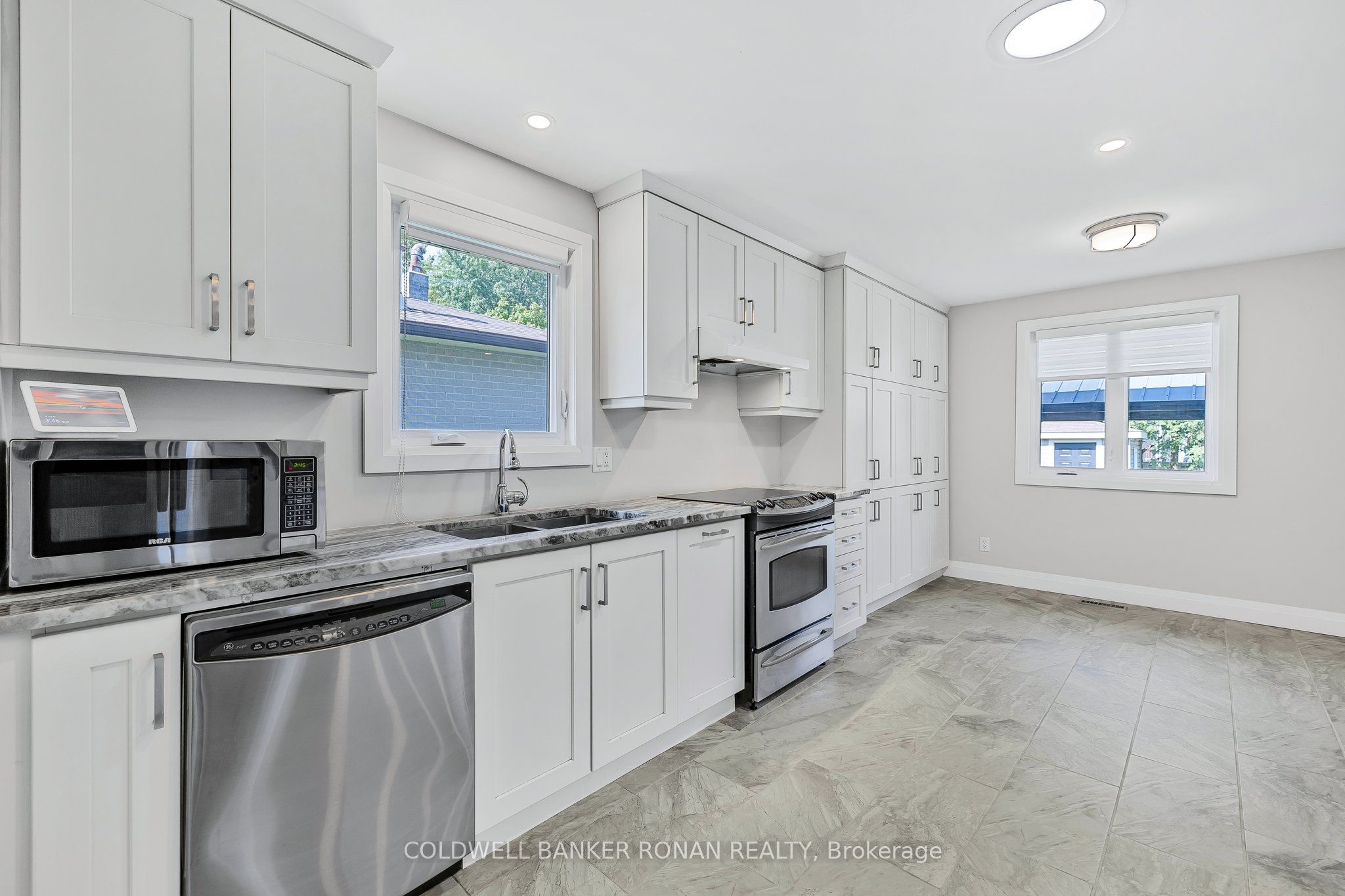 170 Burbank Crescent Property Photo 3