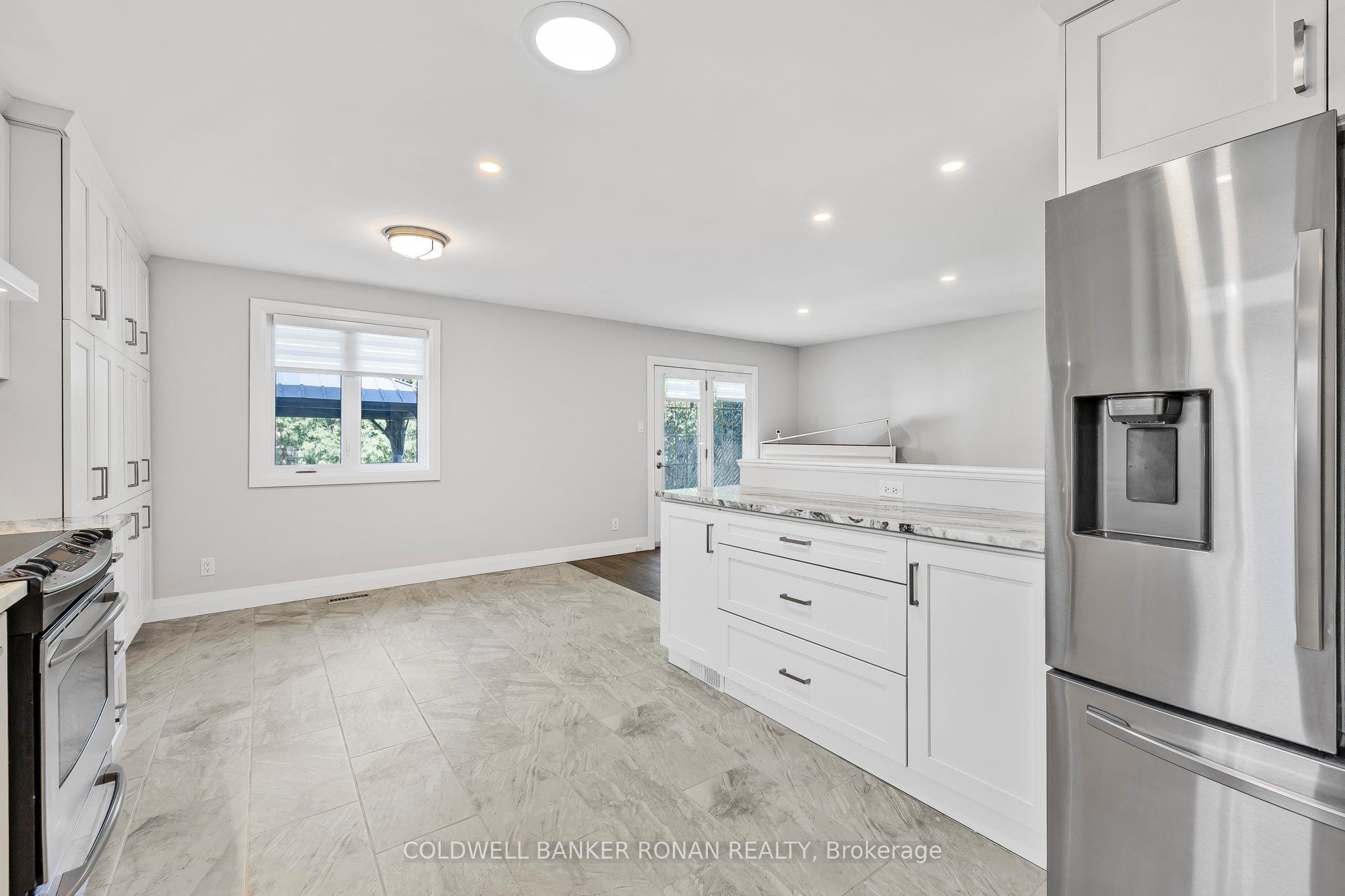 170 Burbank Crescent Property Photo 4