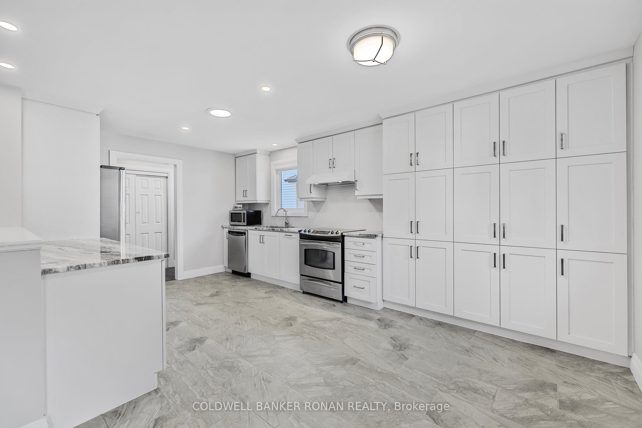 170 Burbank Crescent Property Photo 6