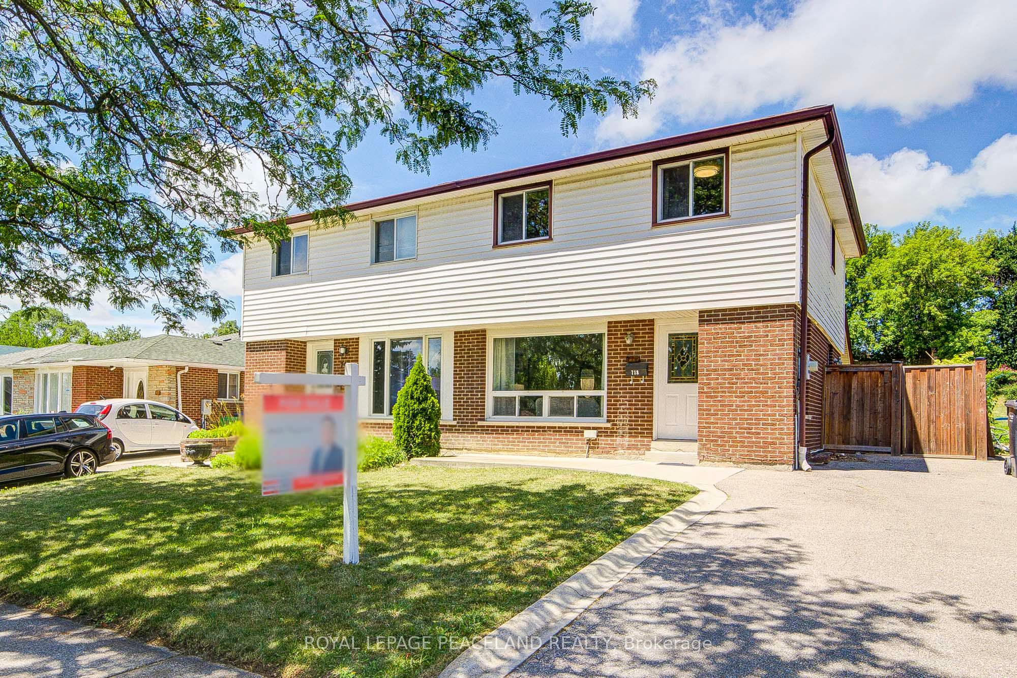 718 Eaglemount Cres Property Photo 1