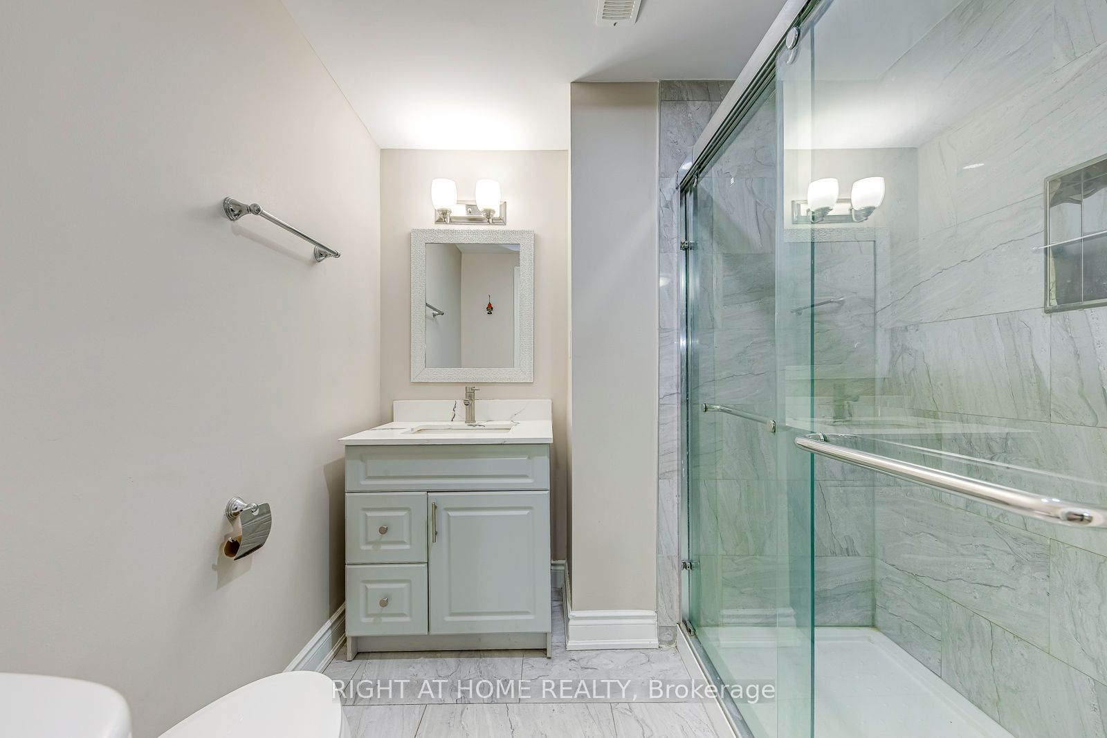 99 Masters Green Crescent Bsmt Property Photo 1