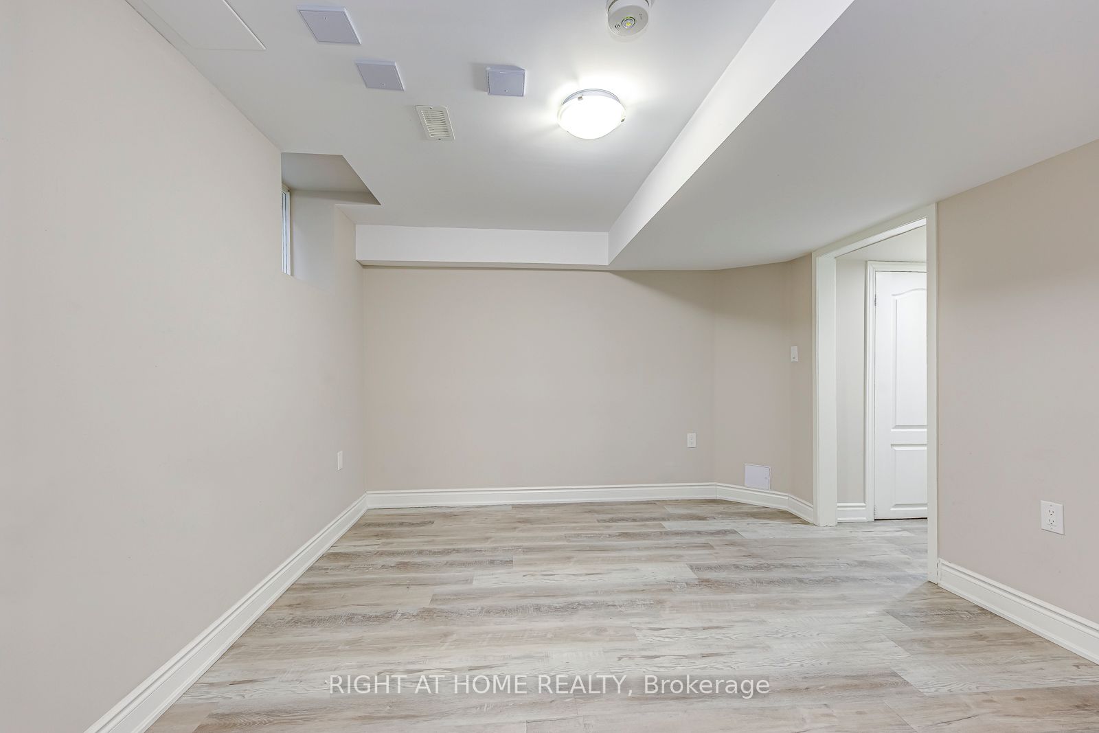 99 Masters Green Crescent Bsmt Property Photo 3