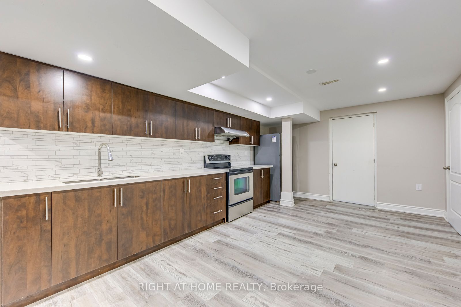 99 Masters Green Crescent Bsmt Property Photo 11