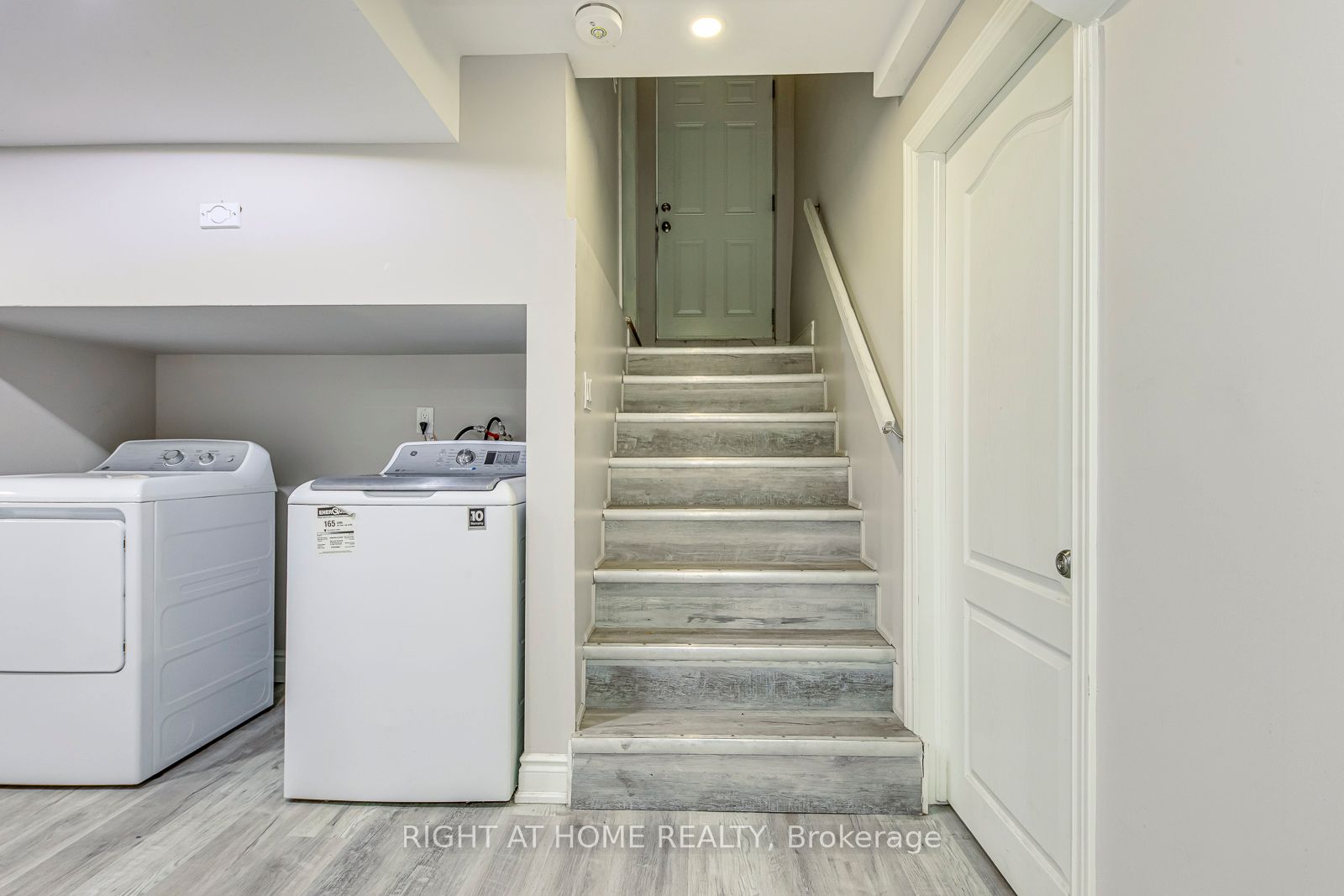 99 Masters Green Crescent Bsmt Property Photo 18