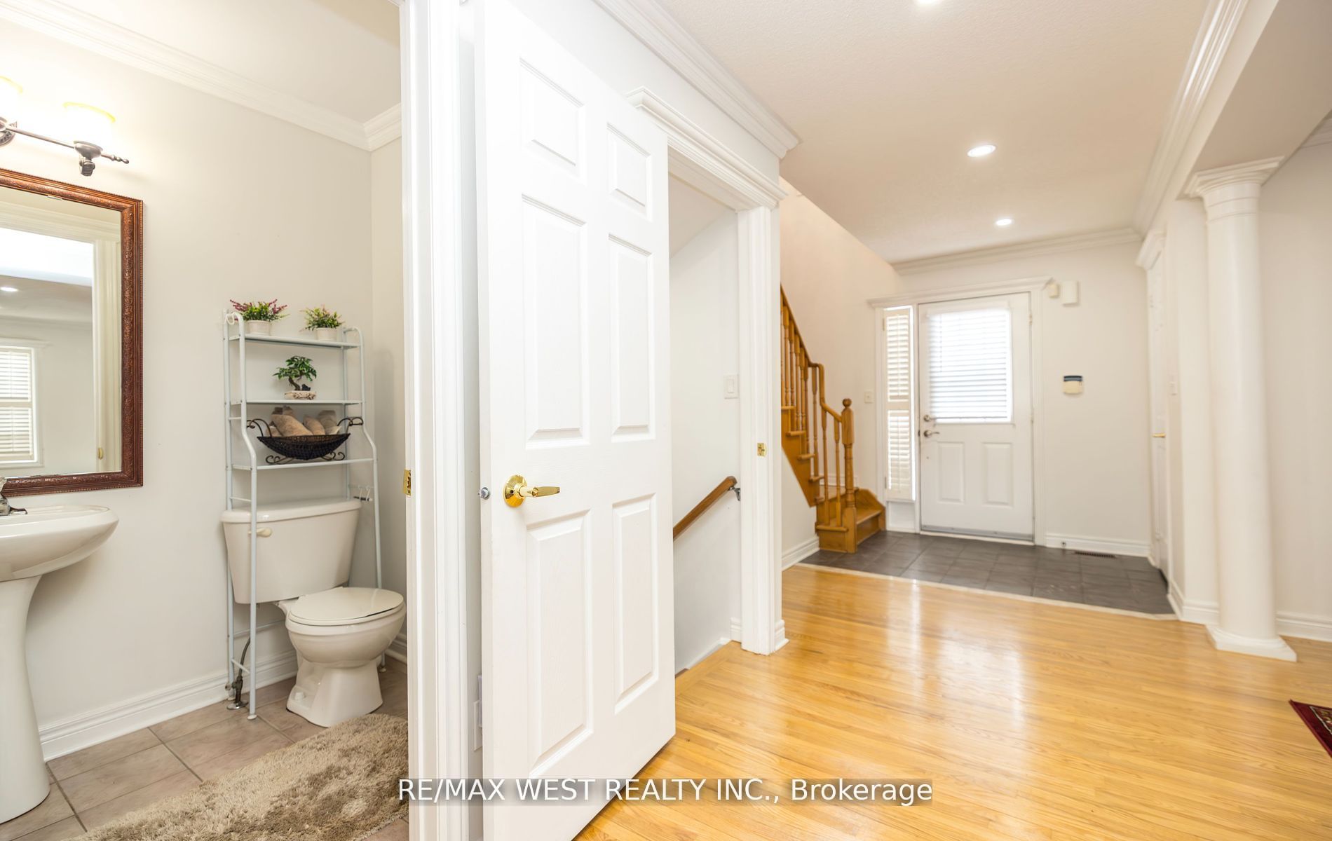 56 Meadow Oak Place Property Photo 5