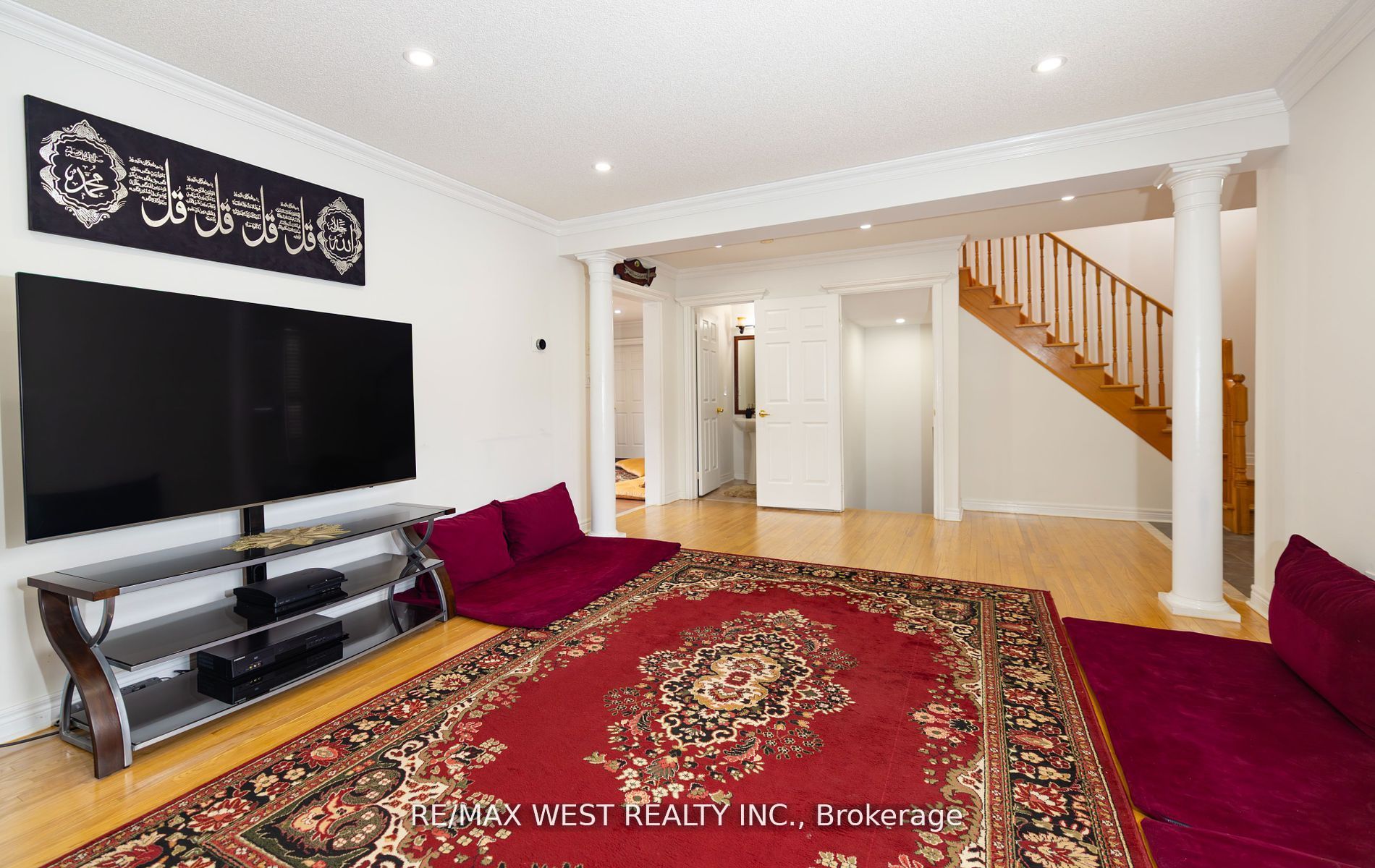 56 Meadow Oak Place Property Photo 8