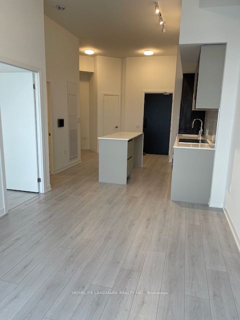 395 Dundas Street W 216 Property Photo 6