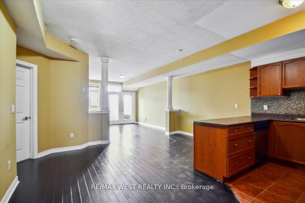 9 Pine Street 9 Property Photo 4
