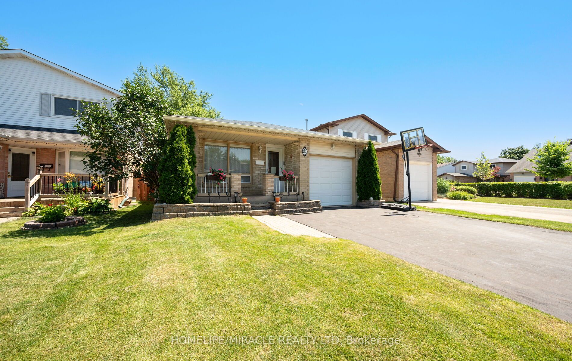2438 Whittaker Drive Property Photo 2