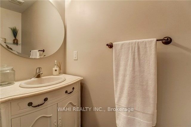 3403 Eglinton Avenue W Property Photo 6