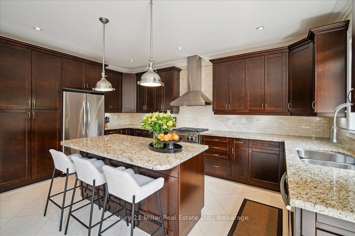 2394 Robmar Drive Property Photo 10