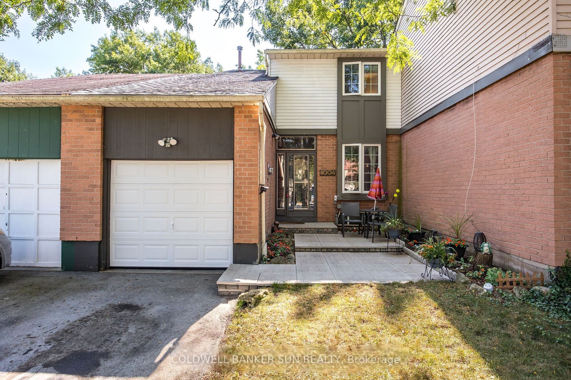 1004 Elizabeth Place Property Photo 1