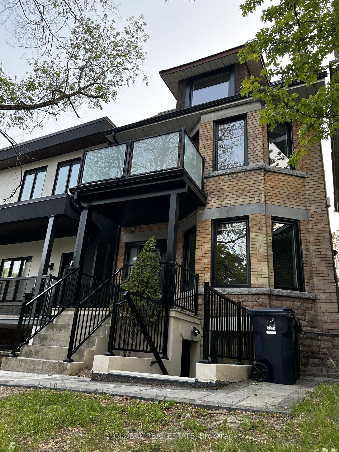 1502 Dufferin Street Property Photo 1