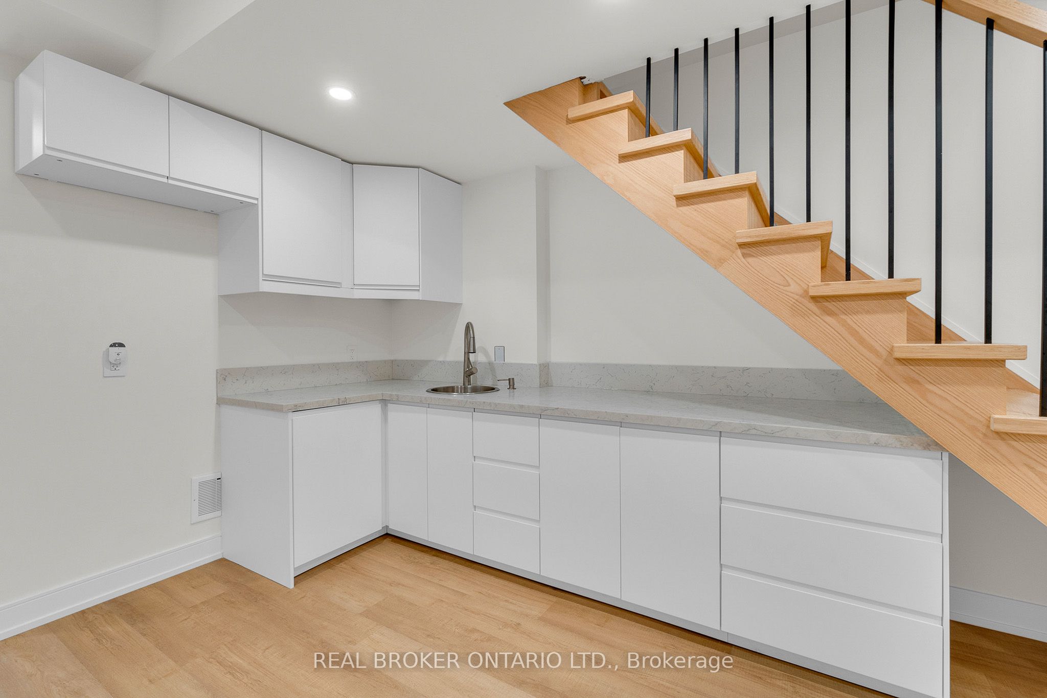 120 Wiltshire Avenue Property Photo 24