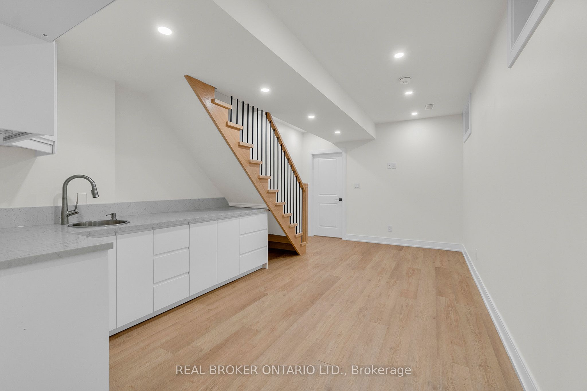 120 Wiltshire Avenue Property Photo 25