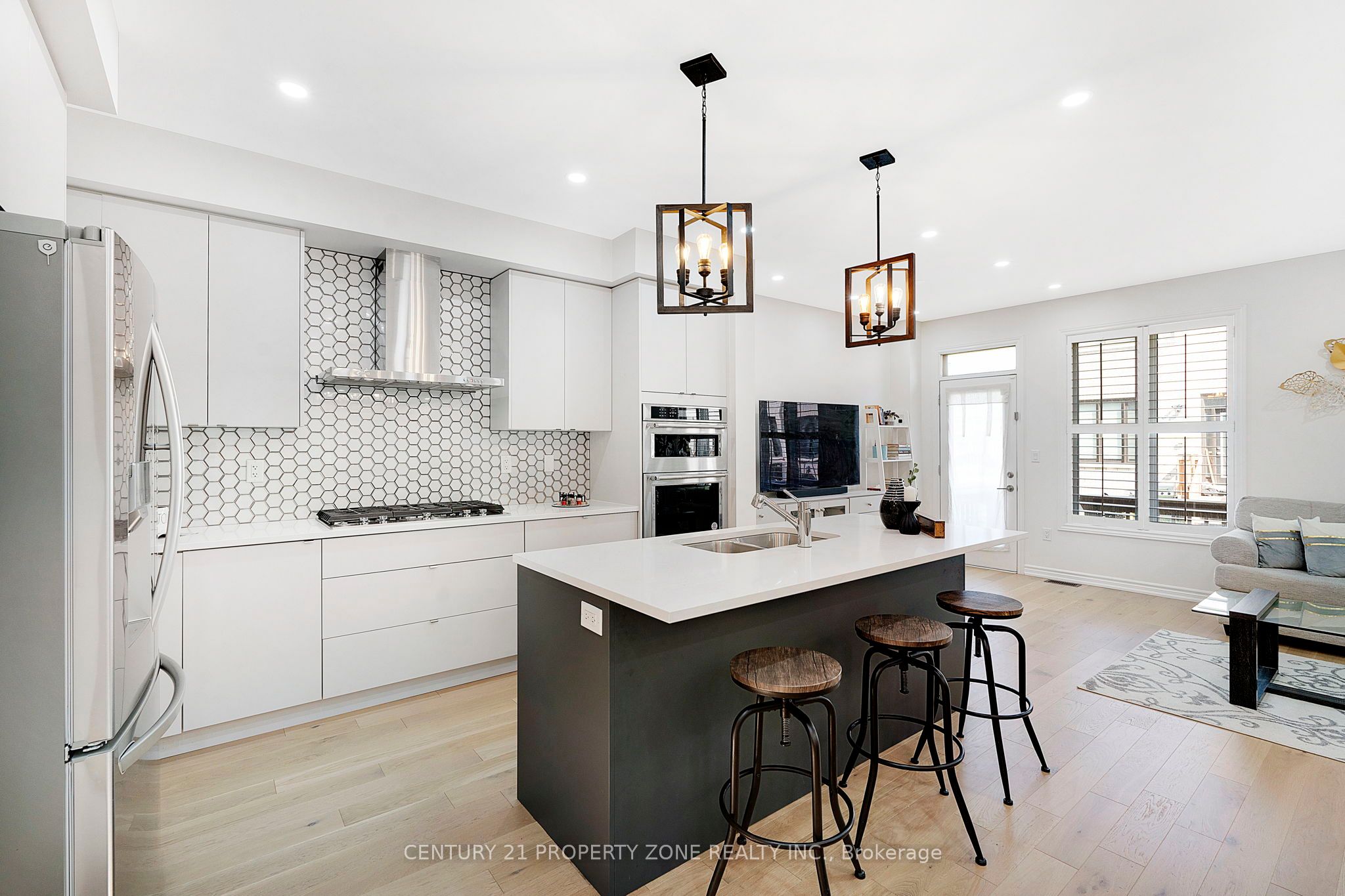 458 Bergamot Avenue Property Photo 3